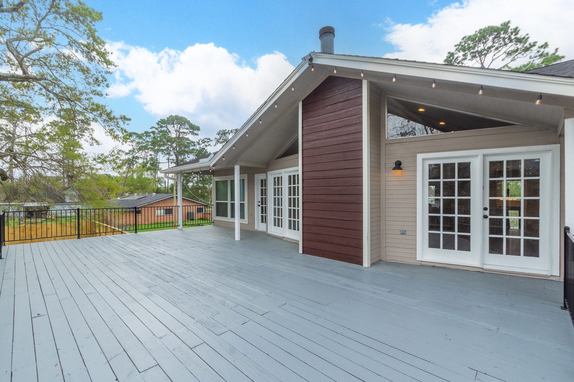 4509 Country Club Drive, Dickinson, TX 77539 Imagine all the entertaining you can do out here.