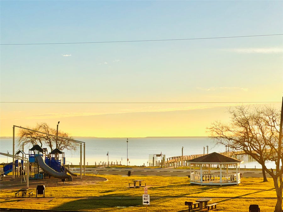 Property photo for 727 N Bayshore Drive, La Porte, TX