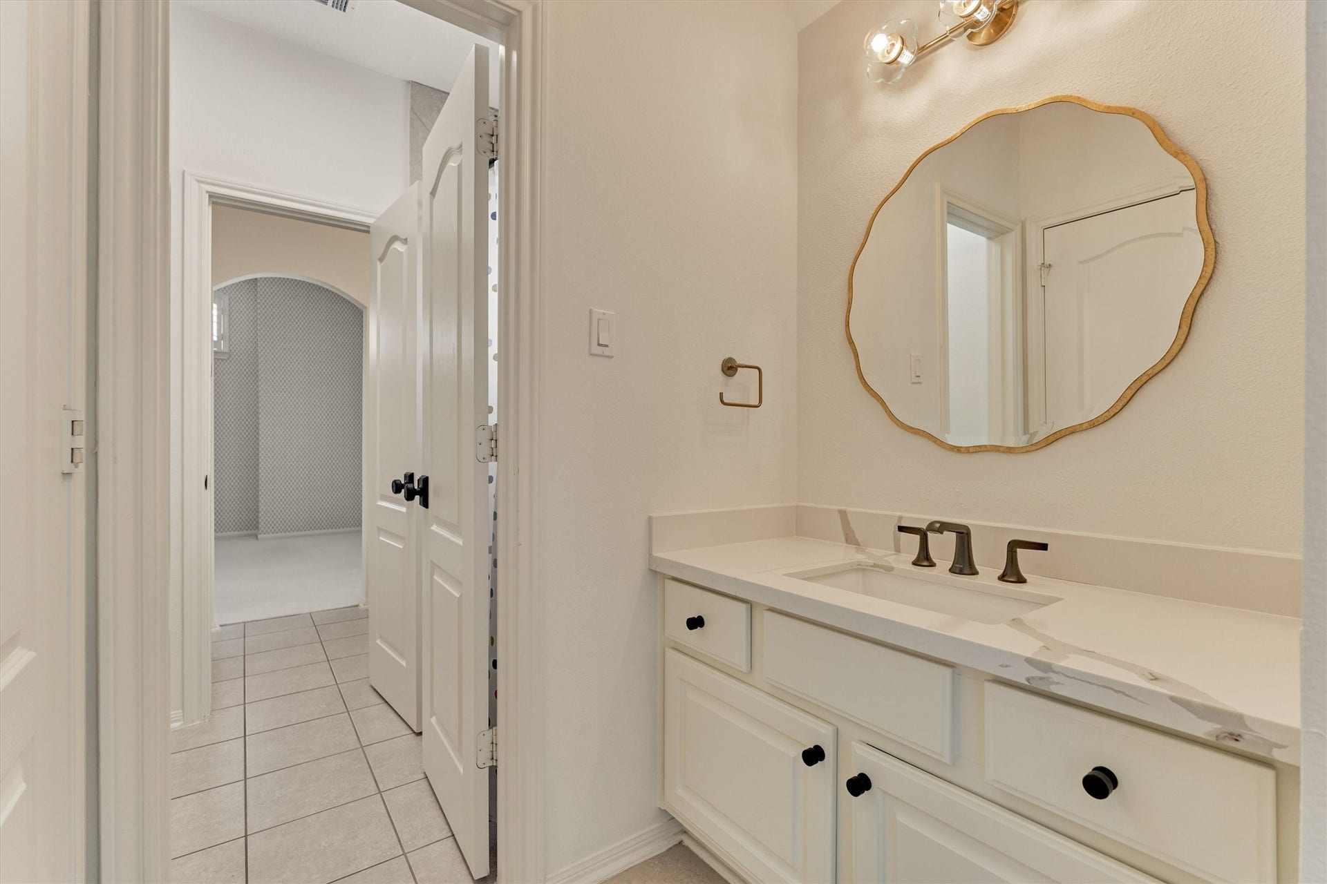13819 Majestic Spring Lane, Humble, TX 77396 Second vanity in Jack and Jill Bathroom