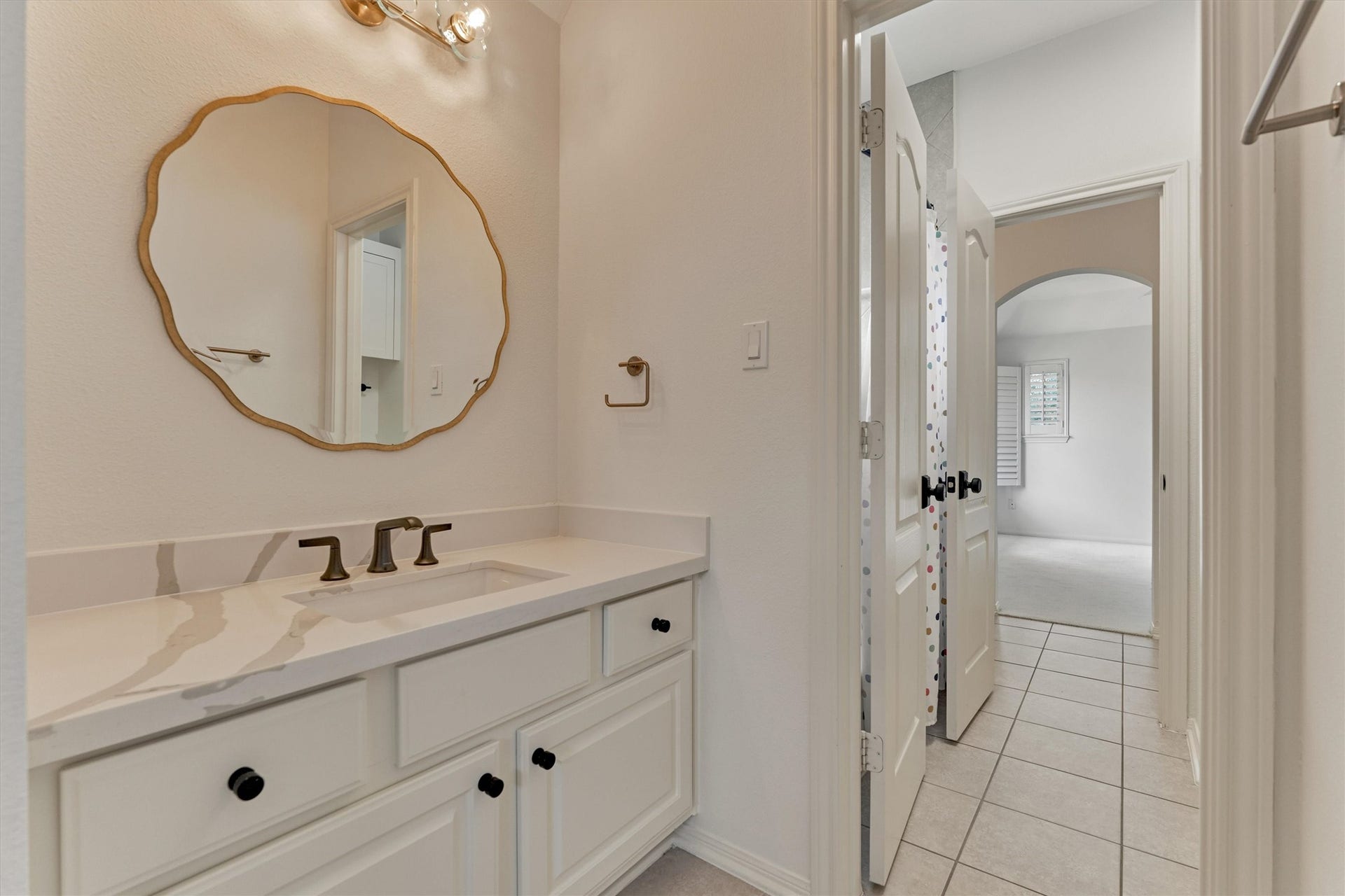 13819 Majestic Spring Lane, Humble, TX 77396 Jack and Jill Bathroom