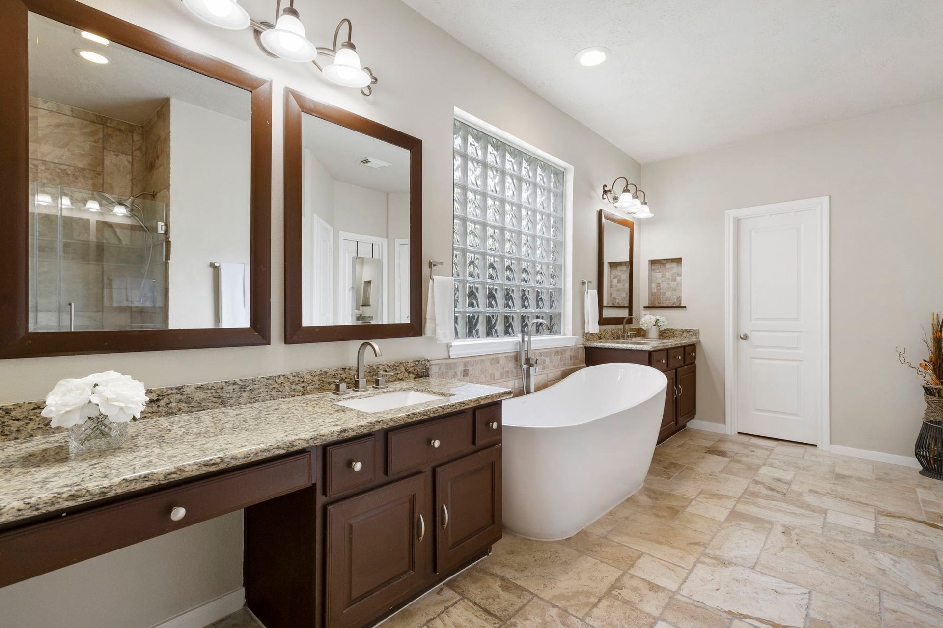 14 N Bardsbrook Circle, The Woodlands, TX 77382 Beautiful dual vanities with granite countertops, generous counter space, and separate sinks provide both style and functionality in the primary bath.