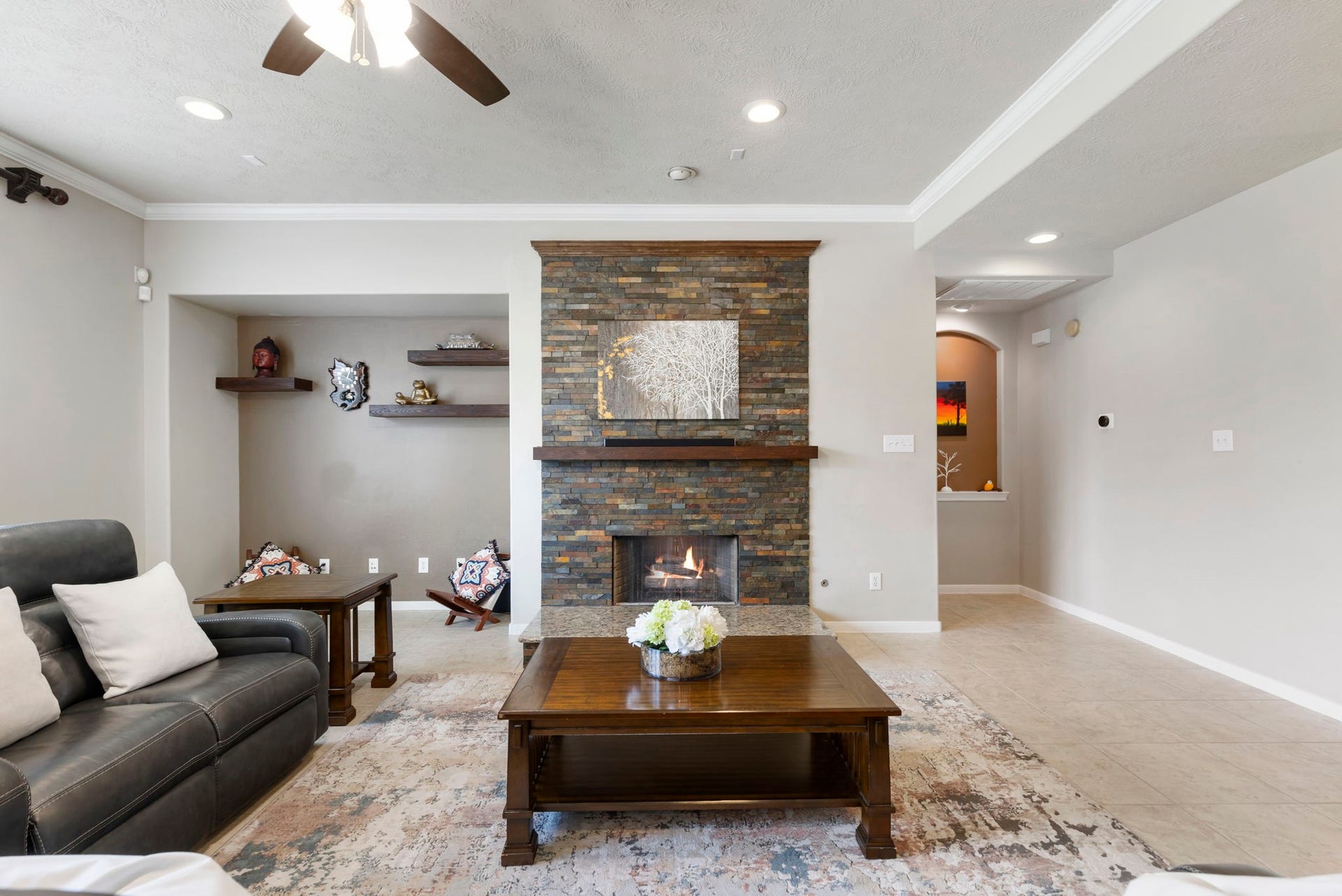 14 N Bardsbrook Circle, The Woodlands, TX 77382 A bright and spacious living area provides the perfect place to relax, complete with timeless details and room for everyone to feel at home.