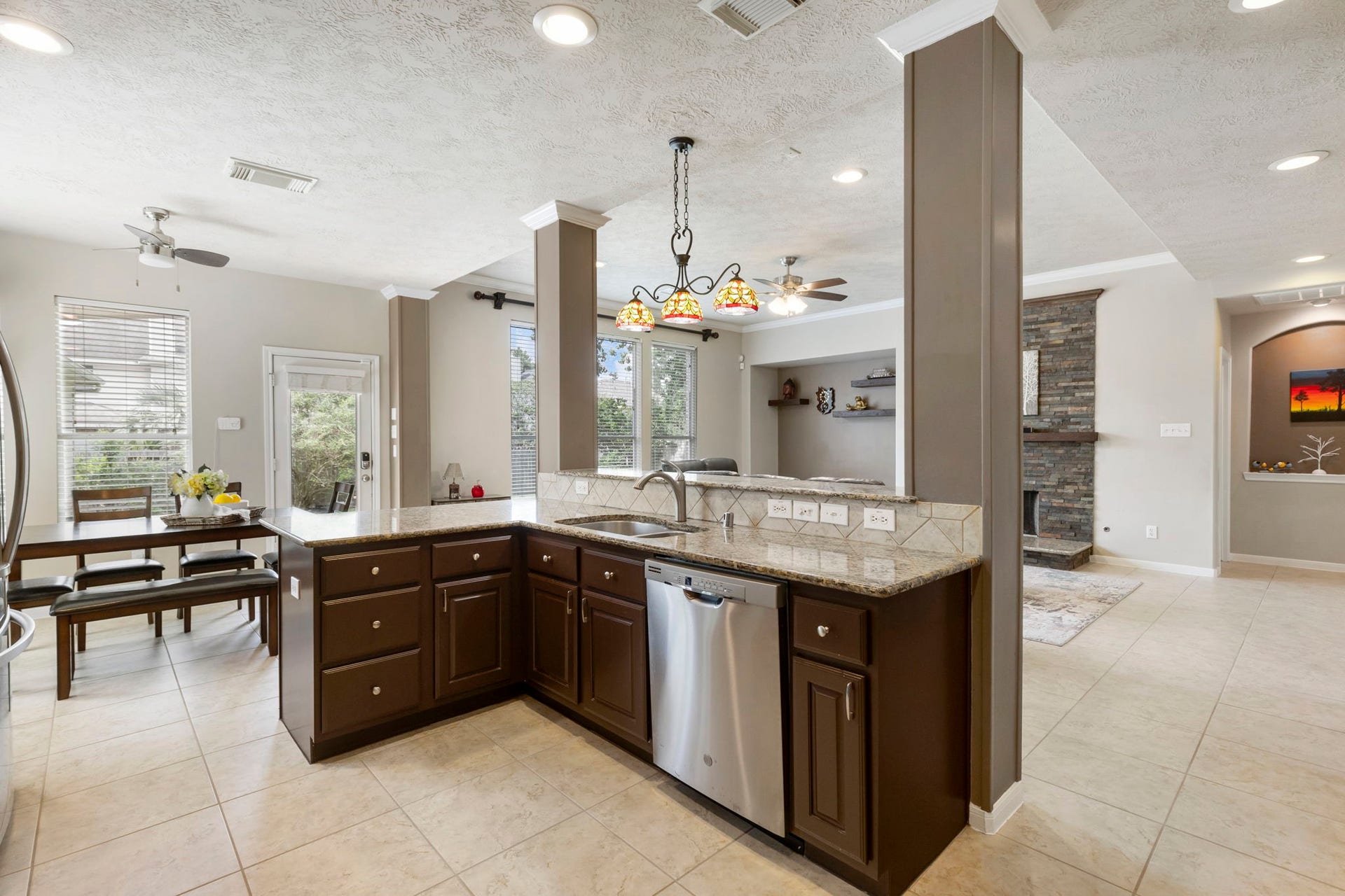 14 N Bardsbrook Circle, The Woodlands, TX 77382 The open kitchen overlooks the living and breakfast areas, allowing you to easily entertain guests while staying connected to the heart of the home.