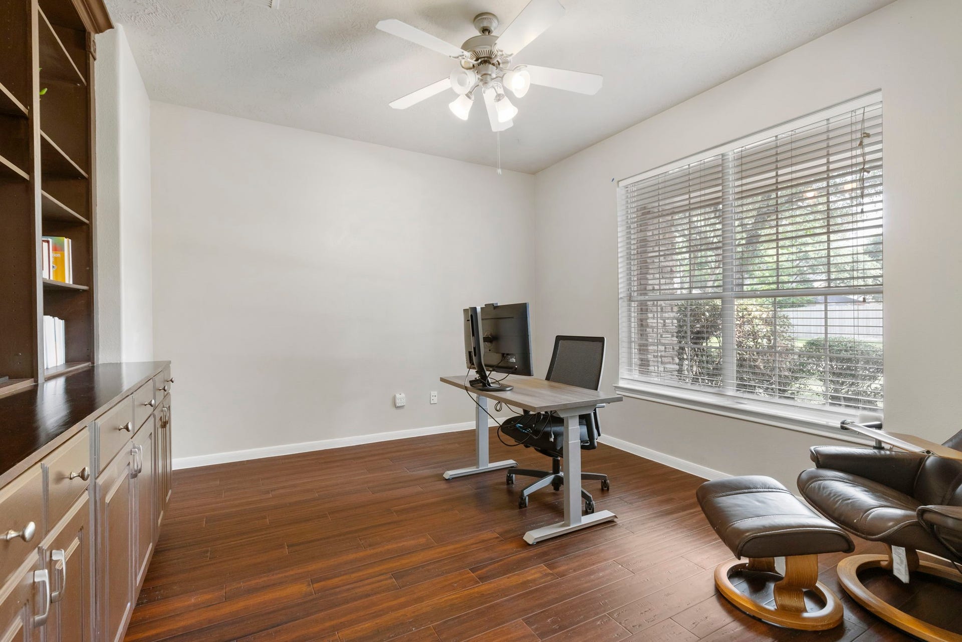 14 N Bardsbrook Circle, The Woodlands, TX 77382 Conveniently located just off the entryway, the private study features French doors and custom built-ins, creating a quiet and functional work-from-home space.