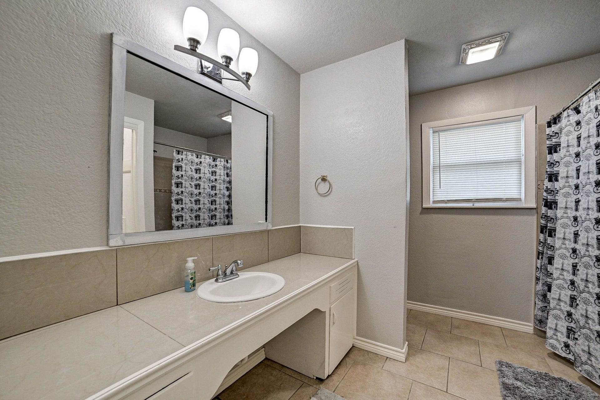 1 4th Avenue N, Texas City, TX 77590 1 4th Avenue N, Texas City, TX 77590