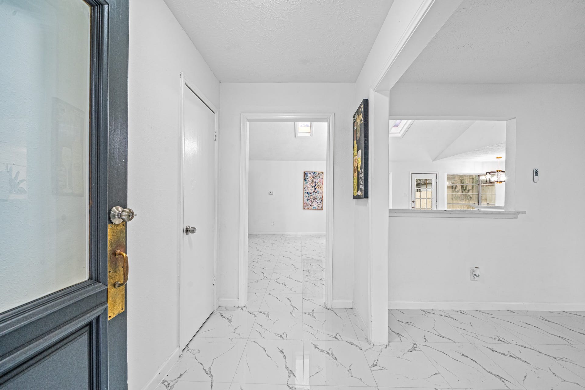 12123 Pompano Lane, Houston, TX 77072 Bright and welcoming entryway featuring elegant white marble flooring, leading to spacious rooms with abundant natural light.