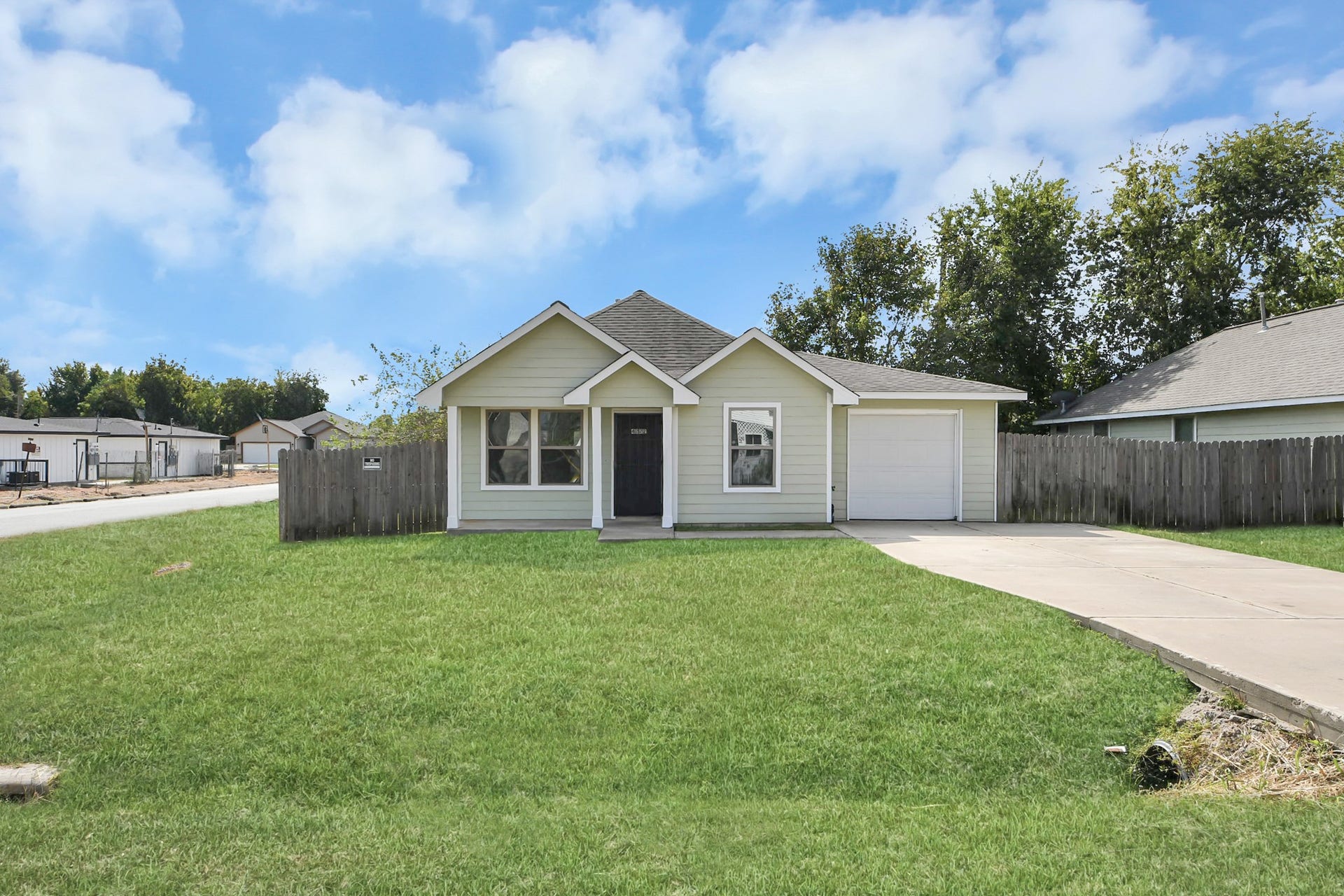 4222 Mallow Street, Houston, TX 77051 4222 Mallow Street, Houston, TX 77051