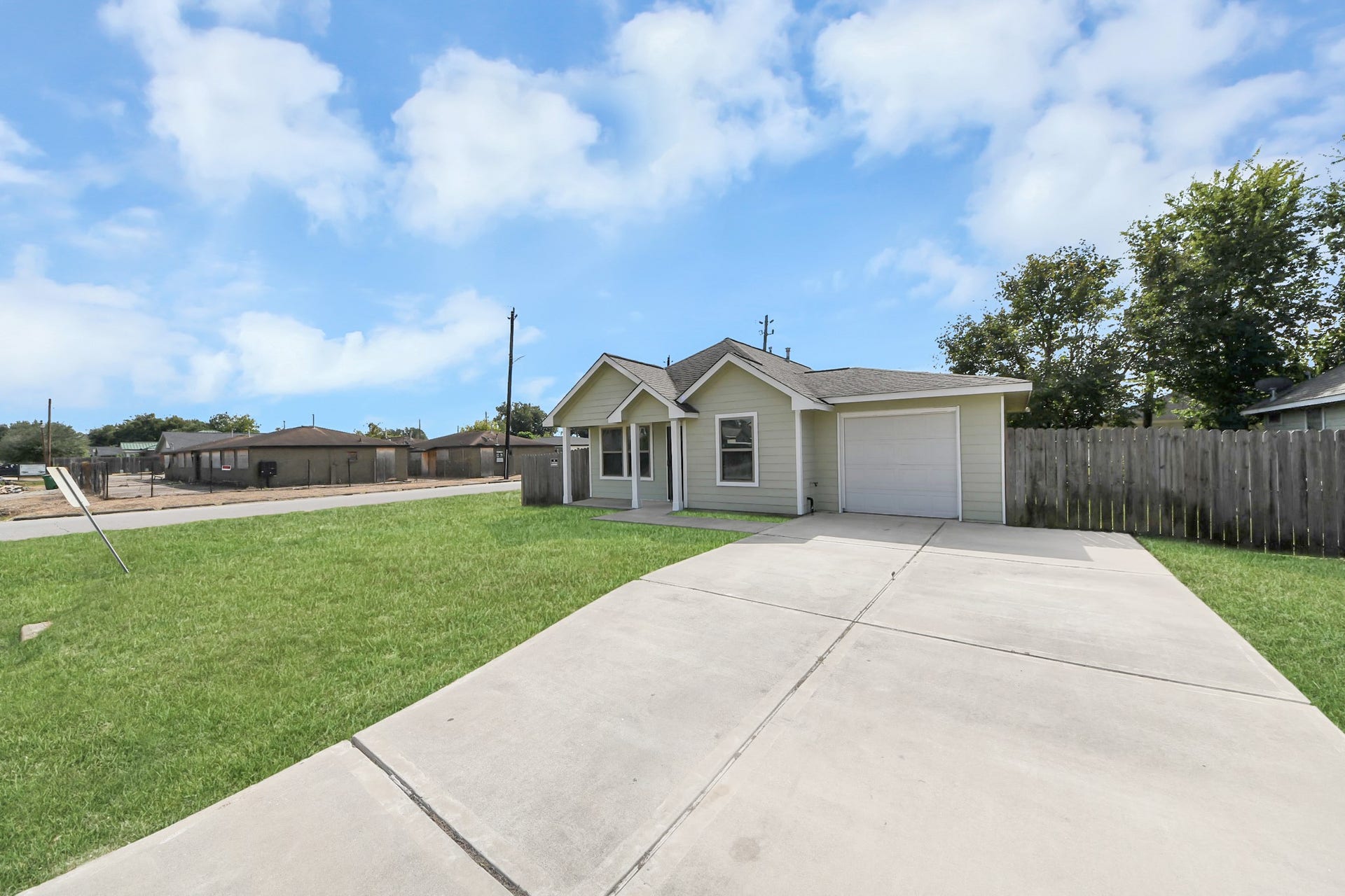 4222 Mallow Street, Houston, TX 77051 4222 Mallow Street, Houston, TX 77051