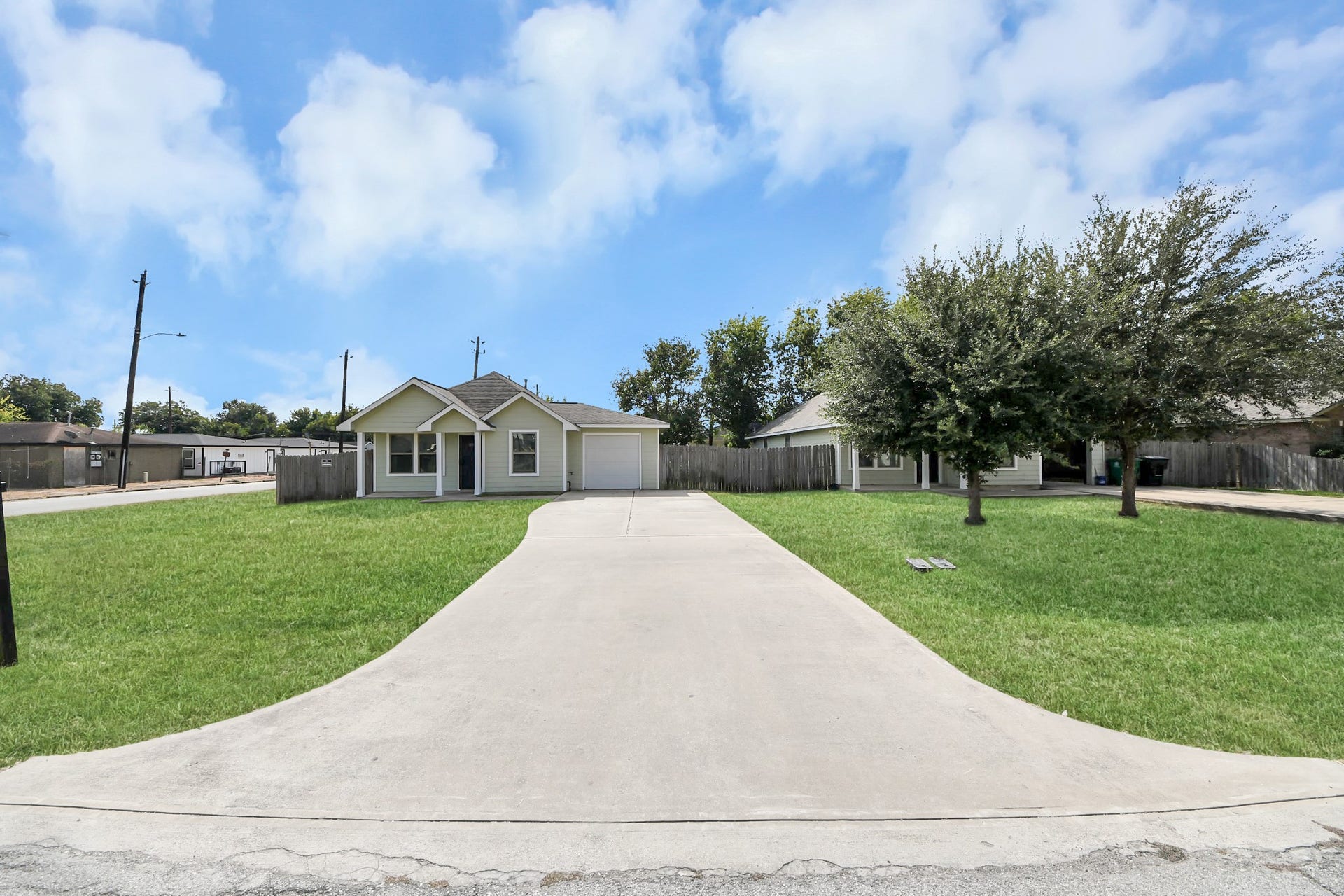 4222 Mallow Street, Houston, TX 77051 4222 Mallow Street, Houston, TX 77051