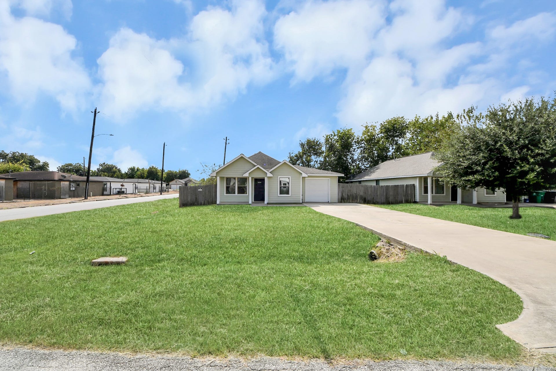4222 Mallow Street, Houston, TX 77051 4222 Mallow Street, Houston, TX 77051