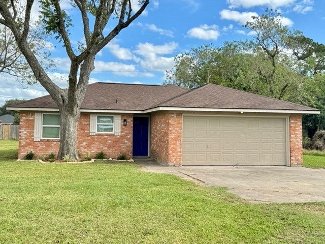 Property photo for 108 Draeger Drive, West Columbia, TX