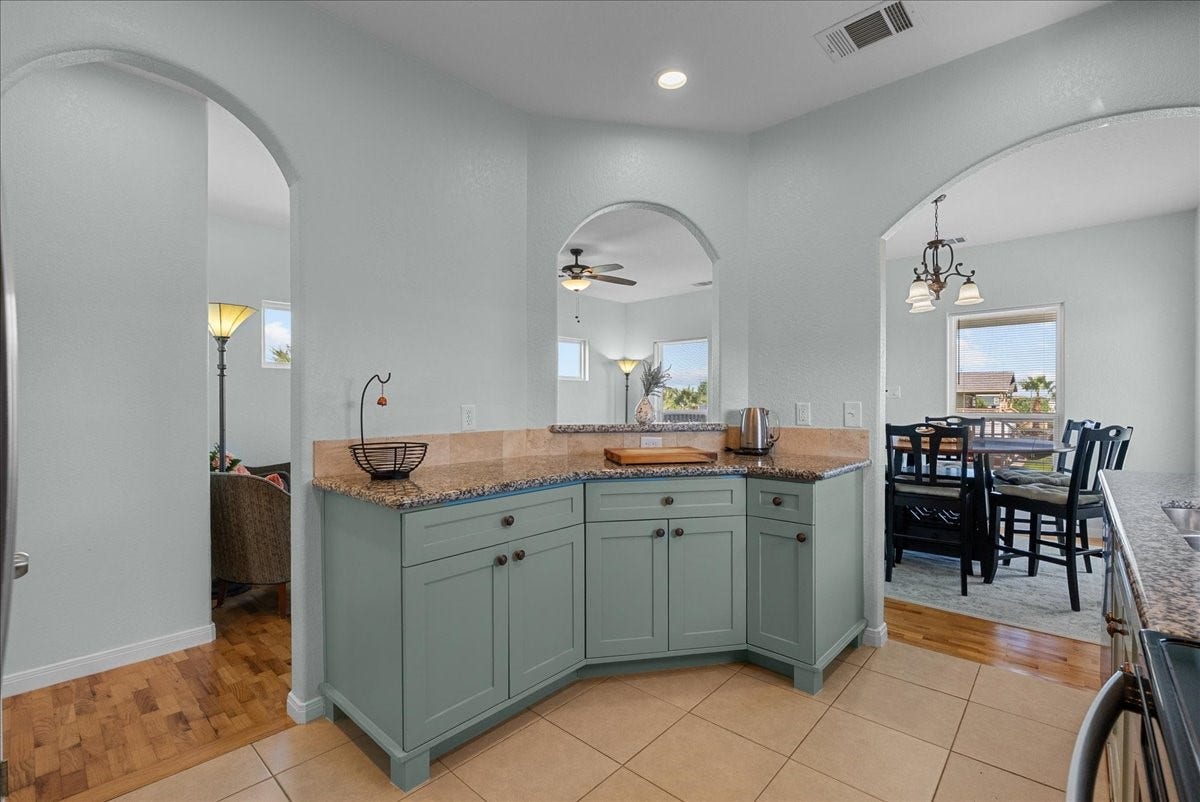 1012 22nd Street, #D, Dickinson, TX 77539 Bar overlooking the living area