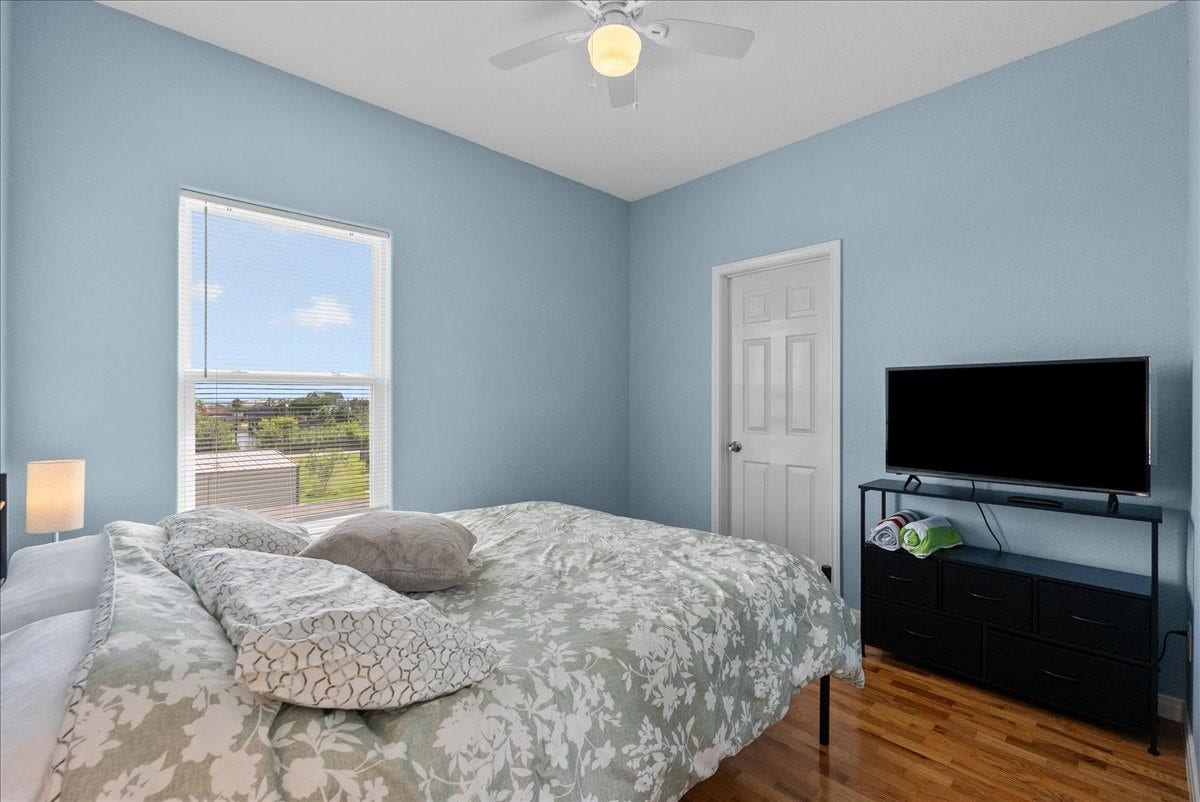 1012 22nd Street, #D, Dickinson, TX 77539 Guest bedroom allows plenty of natural light to flow in