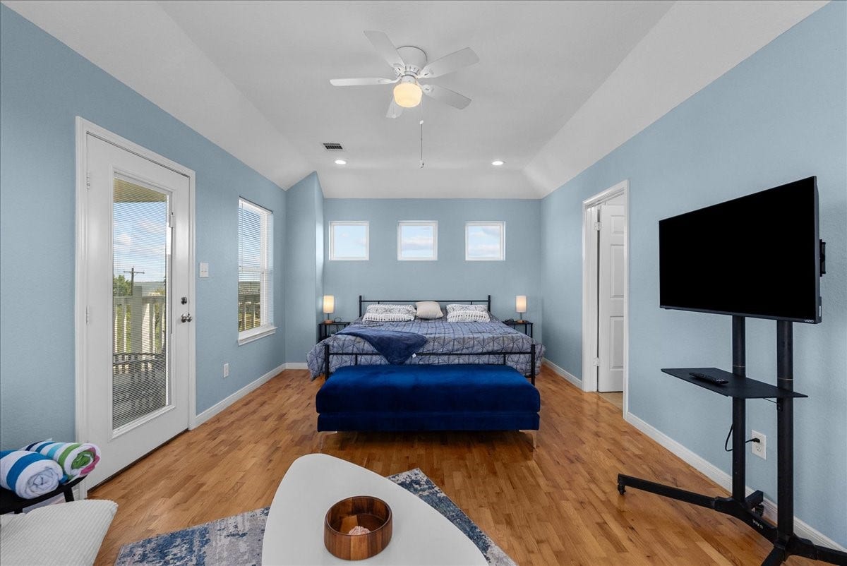 1012 22nd Street, #D, Dickinson, TX 77539 Spacious bedroom, perfect for relaxing