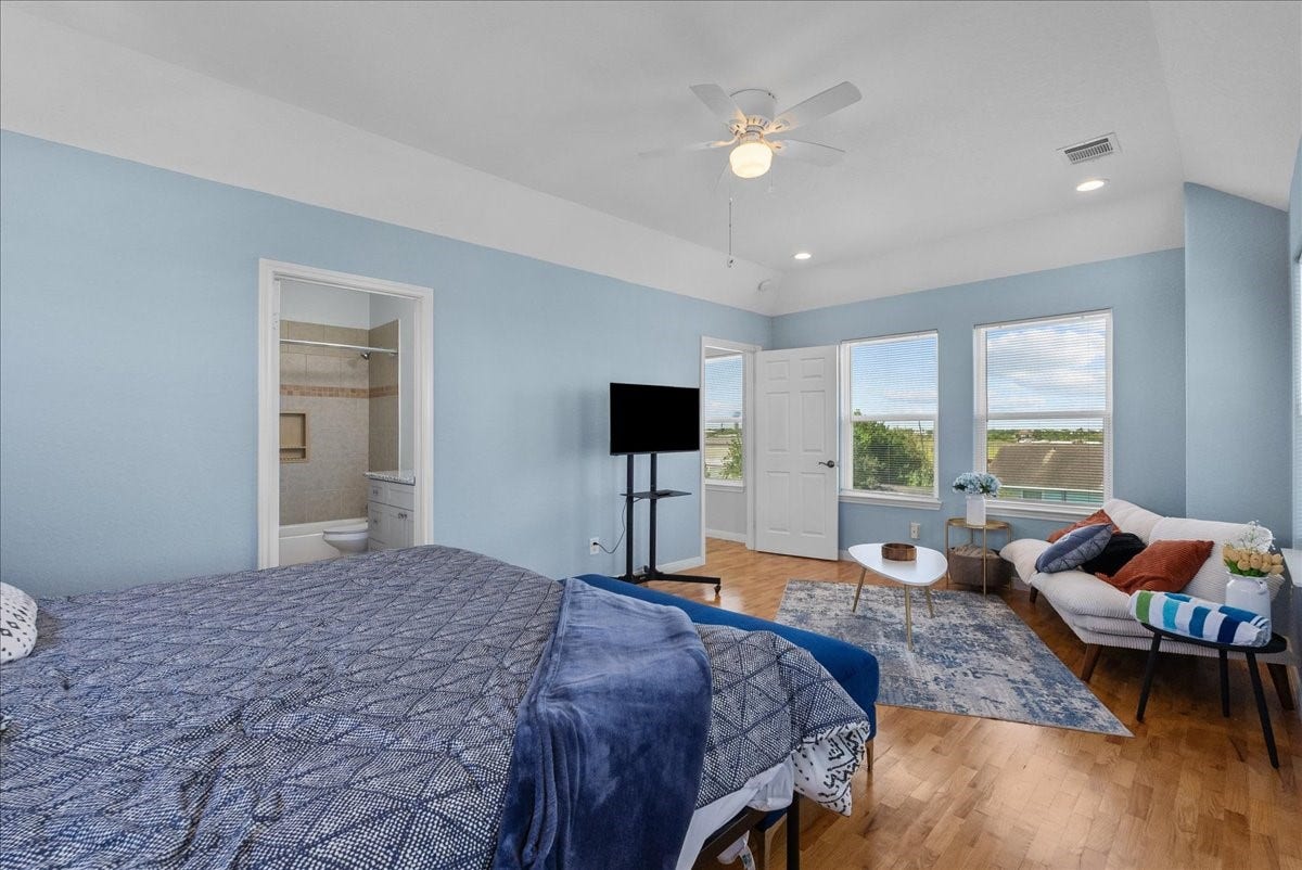 1012 22nd Street, #D, Dickinson, TX 77539 Windows galore!