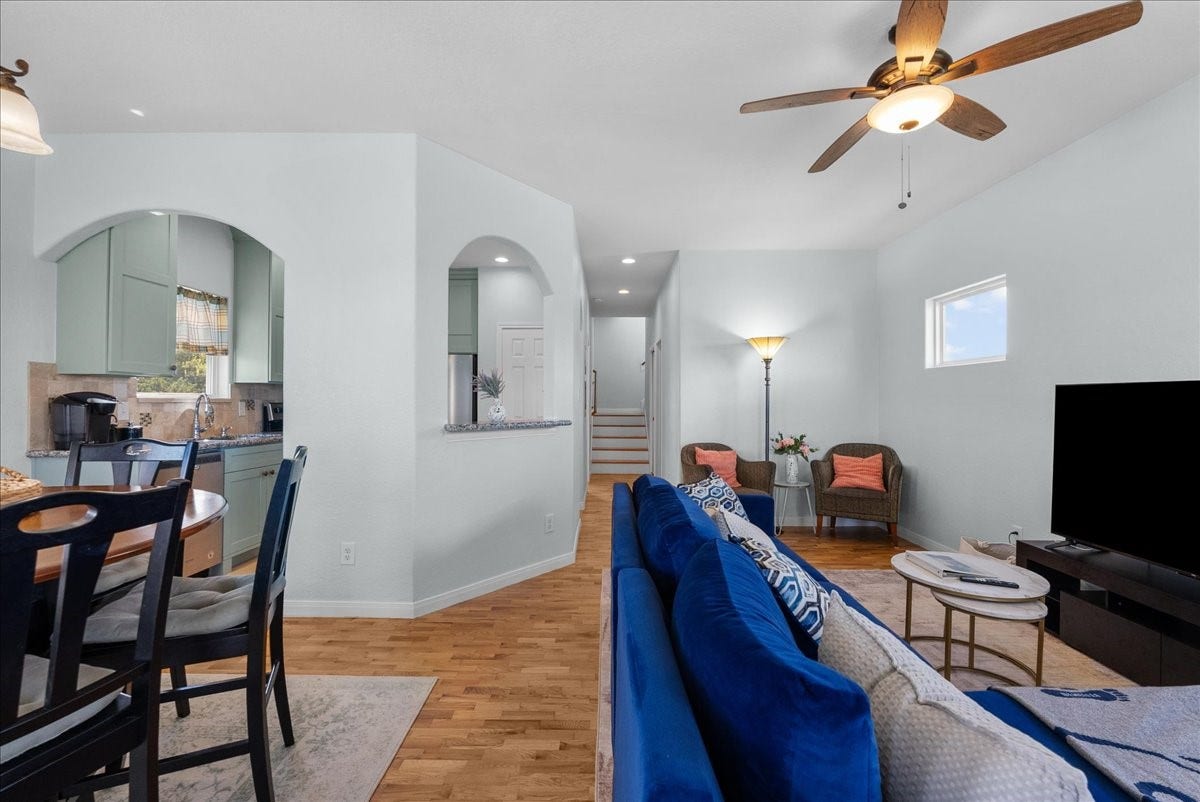 1012 22nd Street, #D, Dickinson, TX 77539 Fully furnished!
