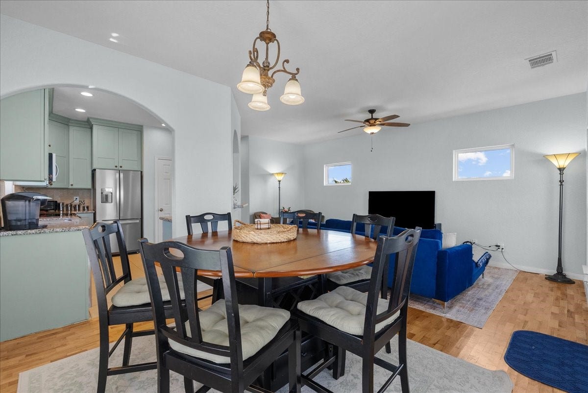 1012 22nd Street, #D, Dickinson, TX 77539 Kitchen table