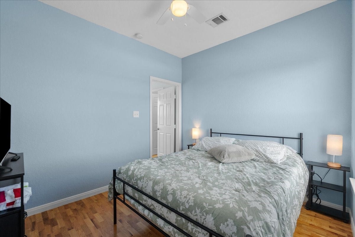 1012 22nd Street, #D, Dickinson, TX 77539 All furnishings stay!