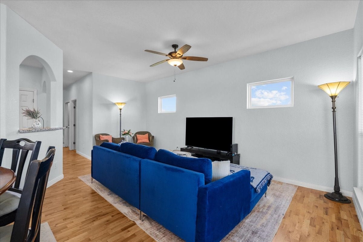 1012 22nd Street, #D, Dickinson, TX 77539 Hardwood floors throughout