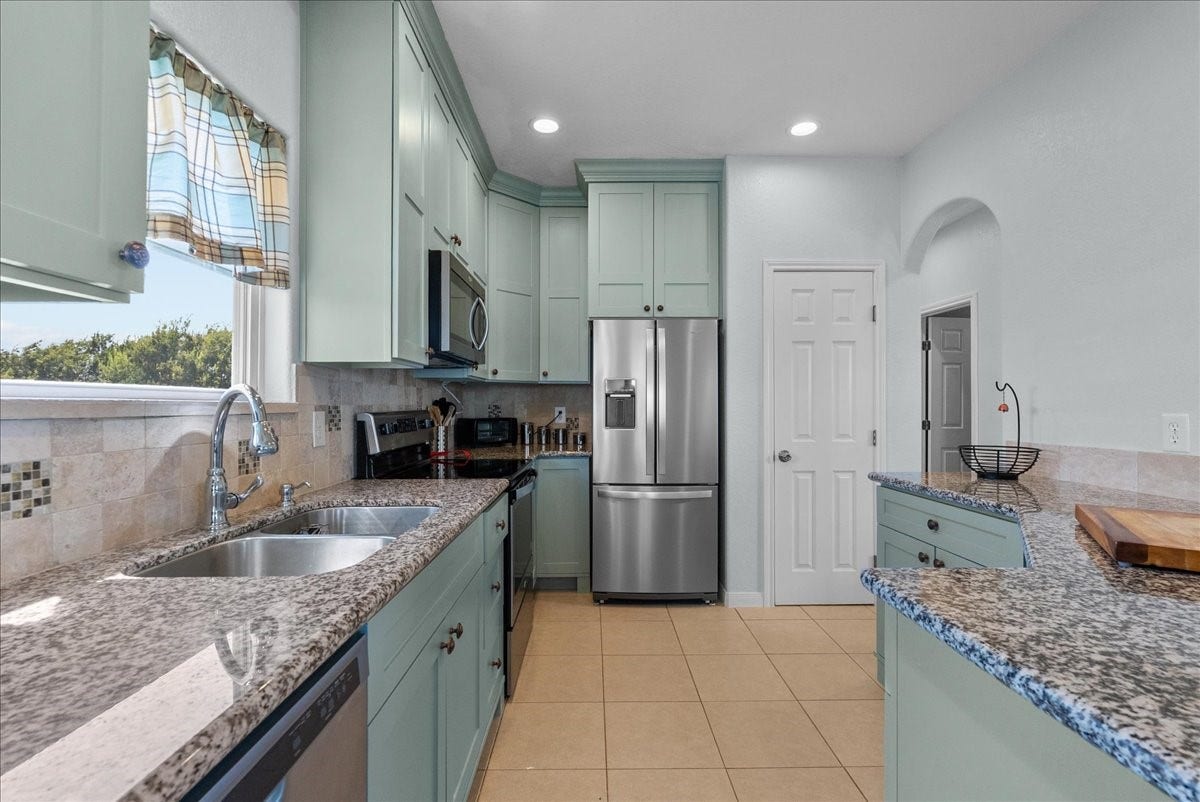 1012 22nd Street, #D, Dickinson, TX 77539 Kitchen has granite countertops