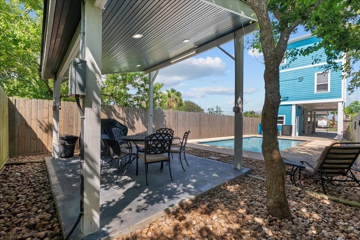 1012 22nd Street, #D, Dickinson, TX 77539 Plenty of mood lighting in outdoor areas for nighttime
