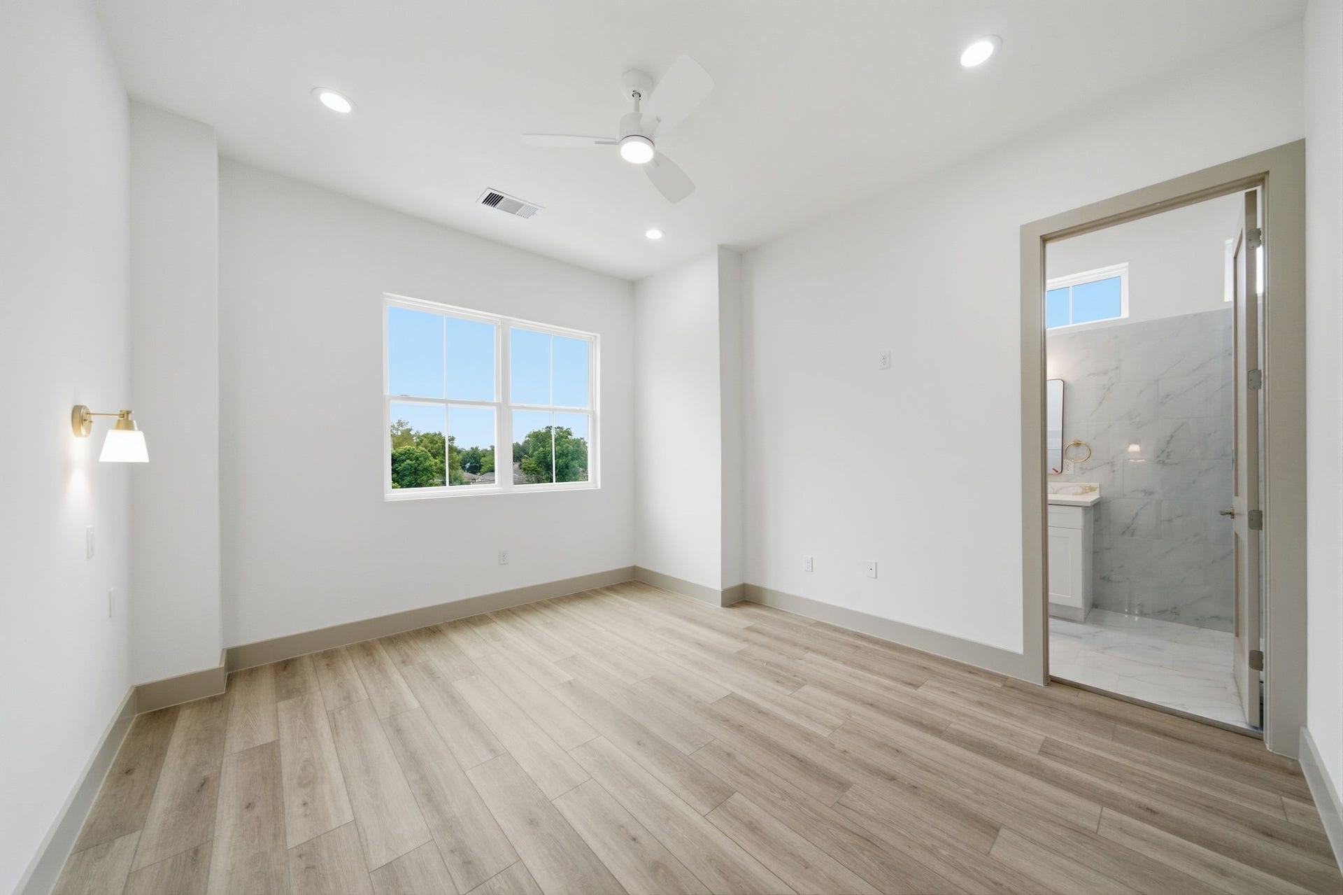 1116 Weiss Street, Houston, TX 77009 Primary bedroom with tall 11' ceilings (and 11' throughout the home!). NO CARPET in this home!