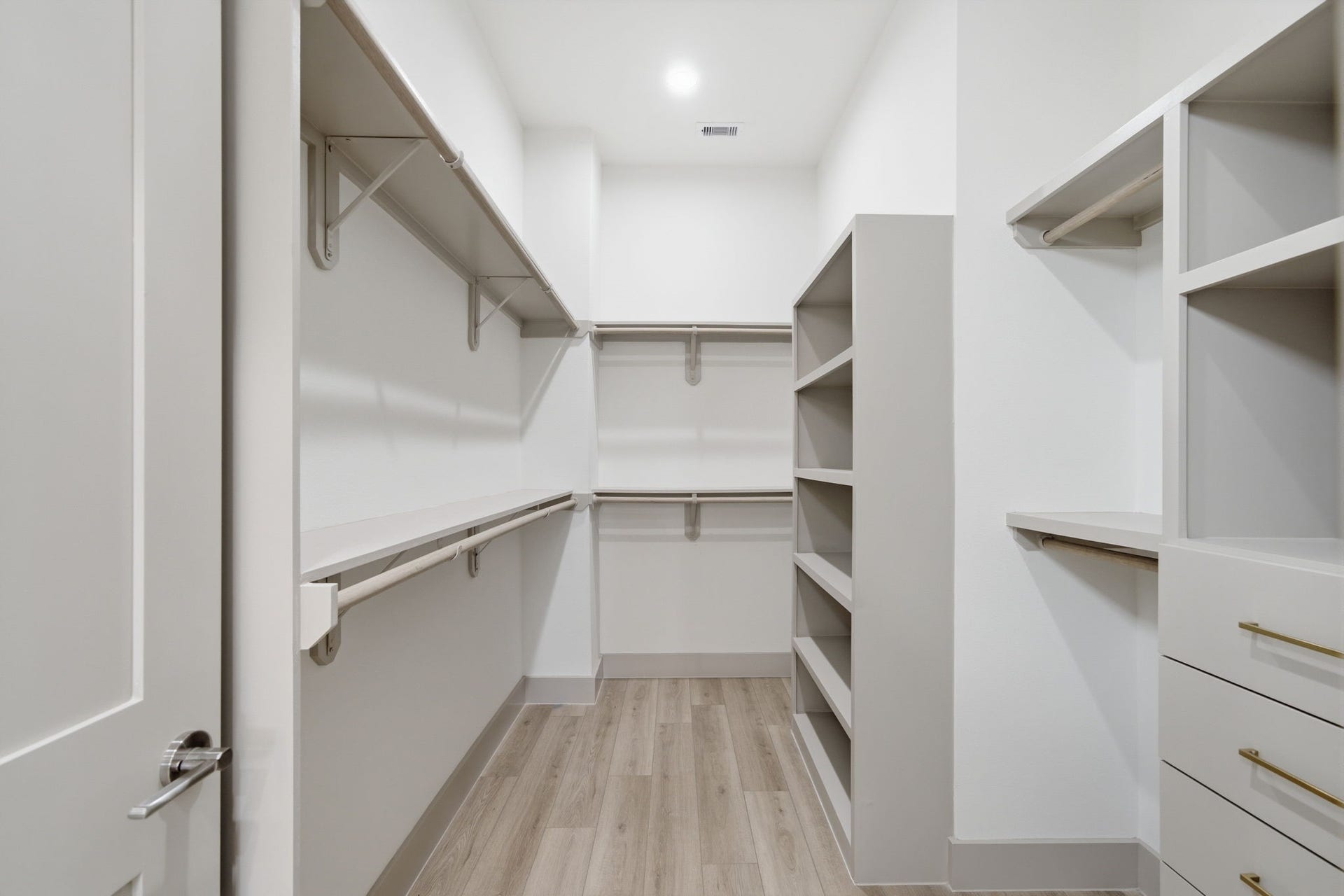1116 Weiss Street, Houston, TX 77009 What a WALK-IN CLOSET - 11 x 7' - plenty of room, also has built in drawers!