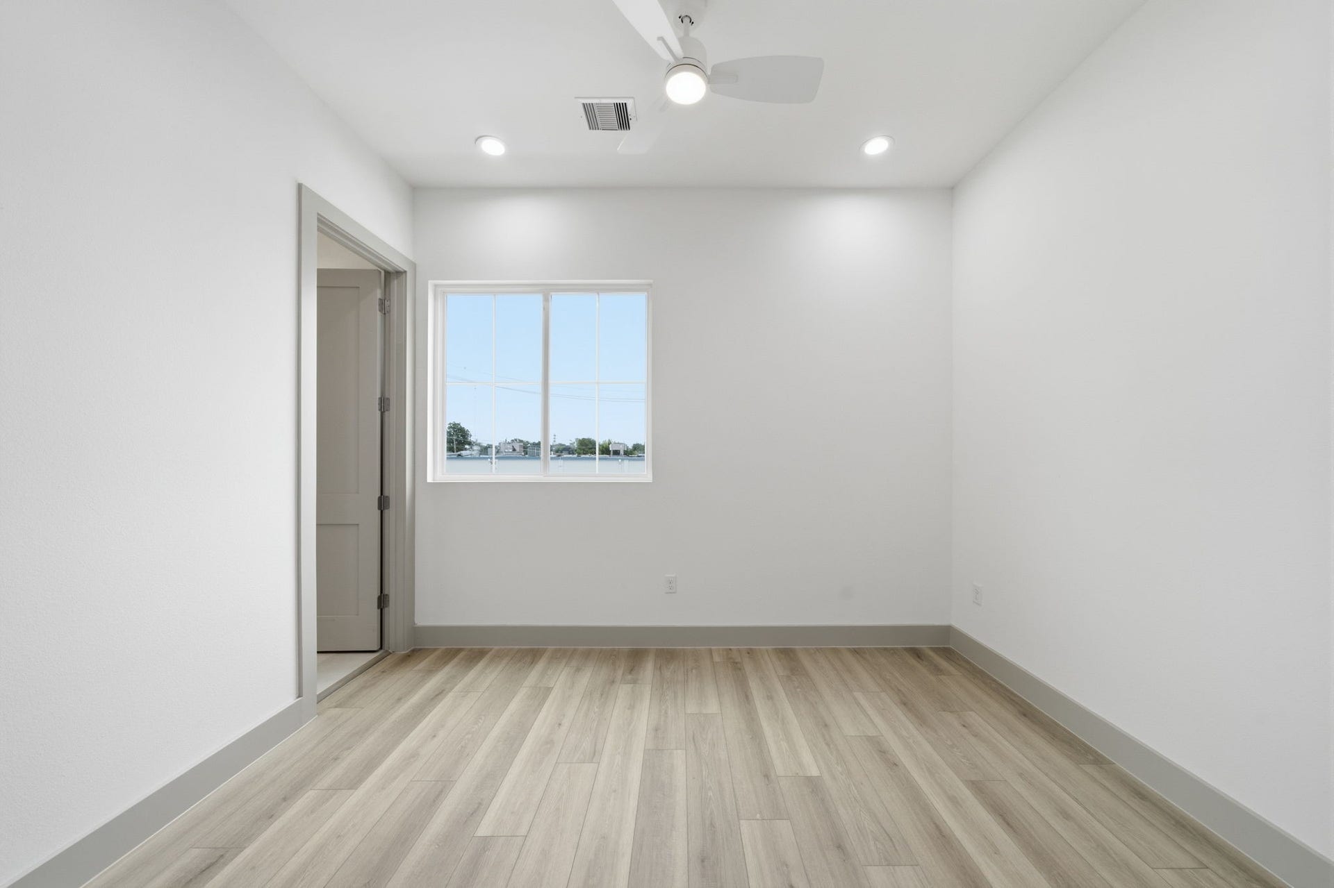 1116 Weiss Street, Houston, TX 77009 Guest bedroom on the 3rd floor. Not pictured is a really good sized closet!