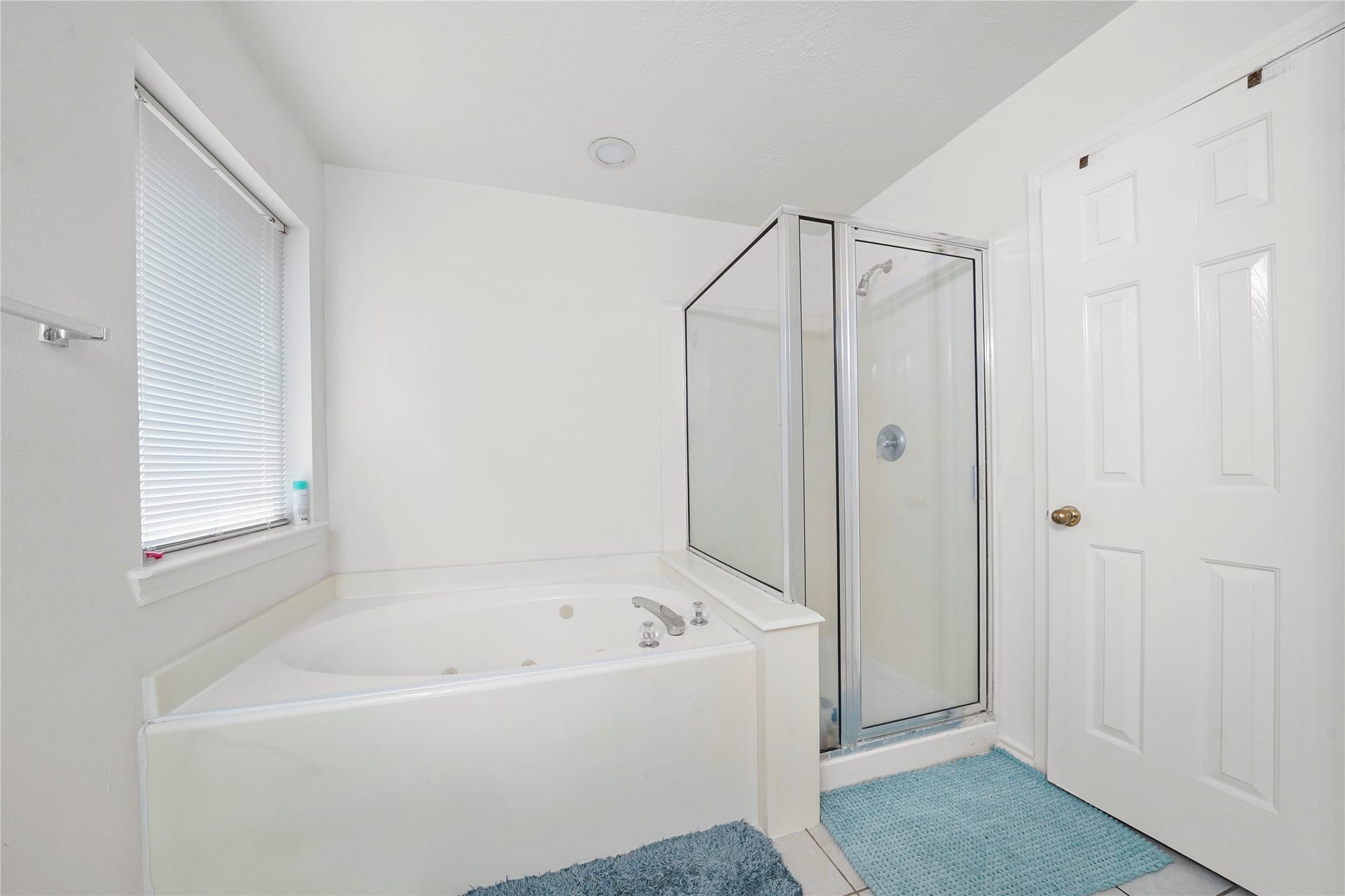 5614 Gaffney Lane, Houston, TX 77084 Unwind in the primary bath, where a soaking tub and separate glass shower create a calm, spa-like escape at the end of the day.