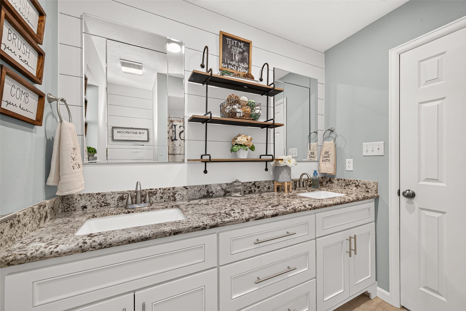 1535 Memorial Drive, Conroe, TX 77304 THIS BEAUTIFULLY UPDATED GUEST BATHROOM ALSO HAS A CUSTOM SHIPLAP WALL AND THE GRANITE TOPPED VANITY OFFERS PLENTY OF STORAGE. THE CUSTOM SHELF WILL REMAIN WITH HOME.
