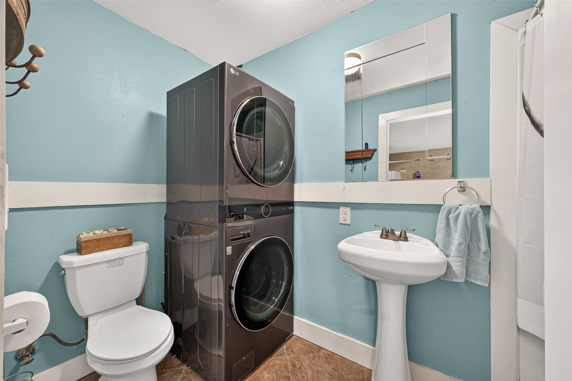 1535 Memorial Drive, Conroe, TX 77304 THE POOL HOUSE BATHROOM. RECENT UPDATES INCLUDE THE STAND UP SHOWER AND WASHER & DRYER CONNECTIONS (EXCLUSIONS: STACKABLE WASHER & DRYER)