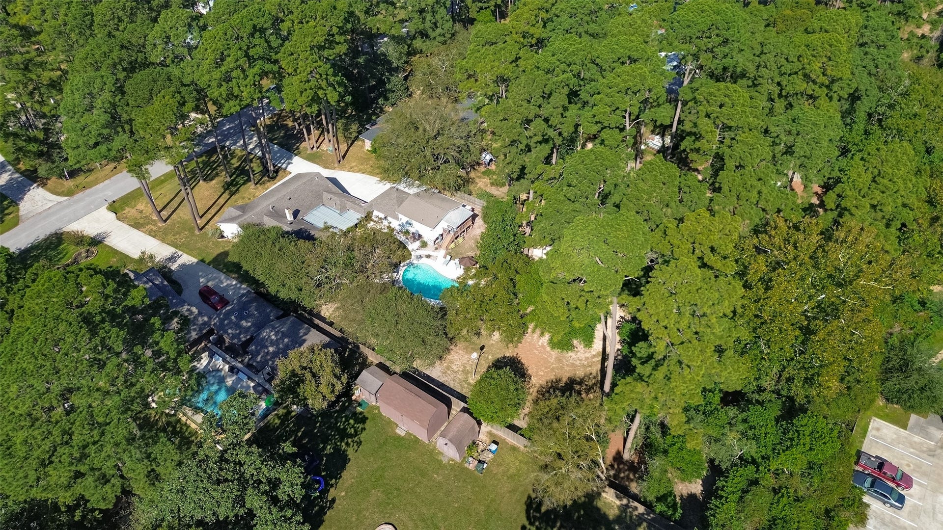 1535 Memorial Drive, Conroe, TX 77304 AN AERIAL VIEW OF THE ENTIRE PROPERTY WITH LOTS OF MATURE TREES.