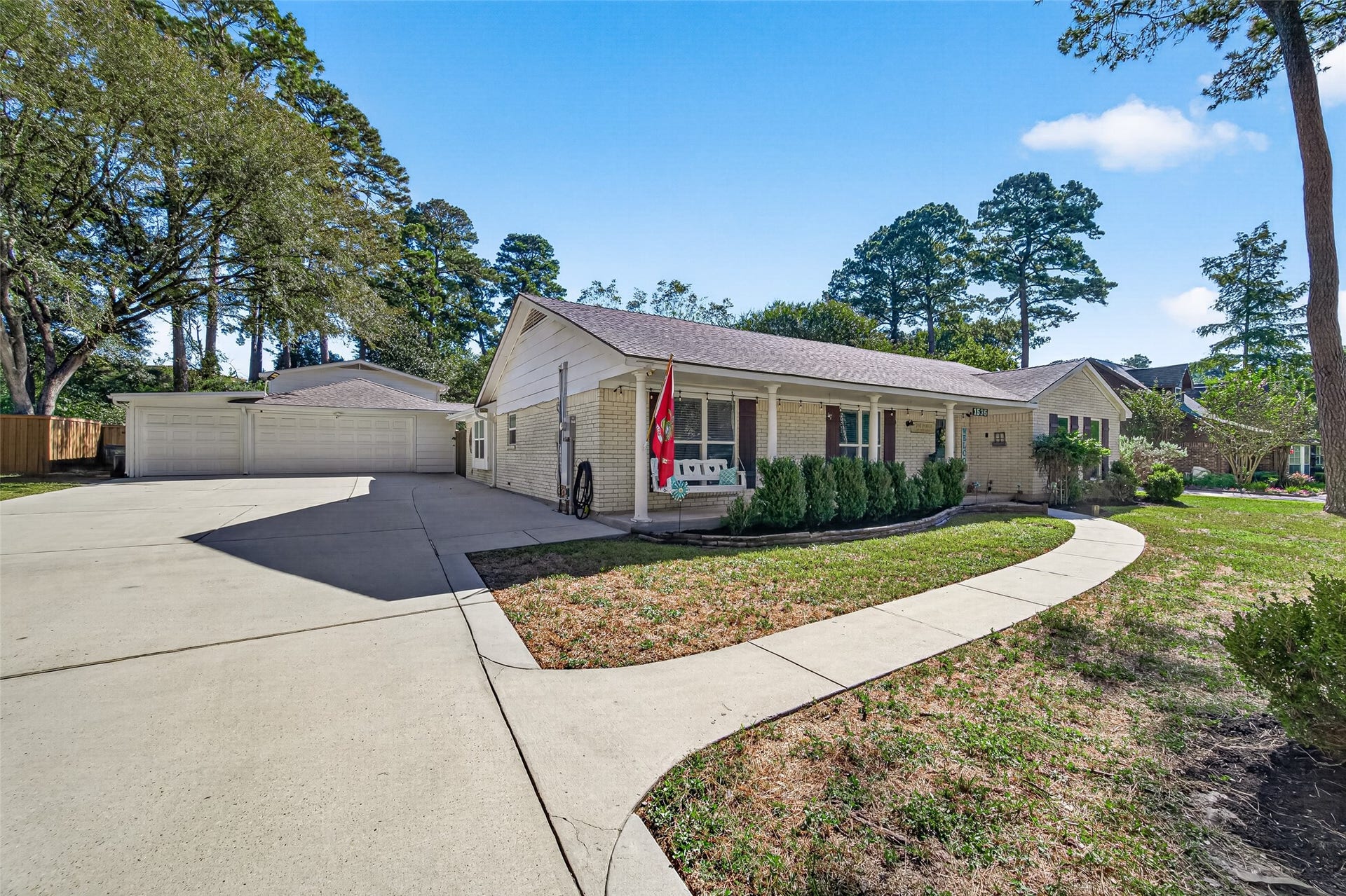 1535 Memorial Drive, Conroe, TX 77304 UPDATE THE DRIVEWAY WAS WIDENED