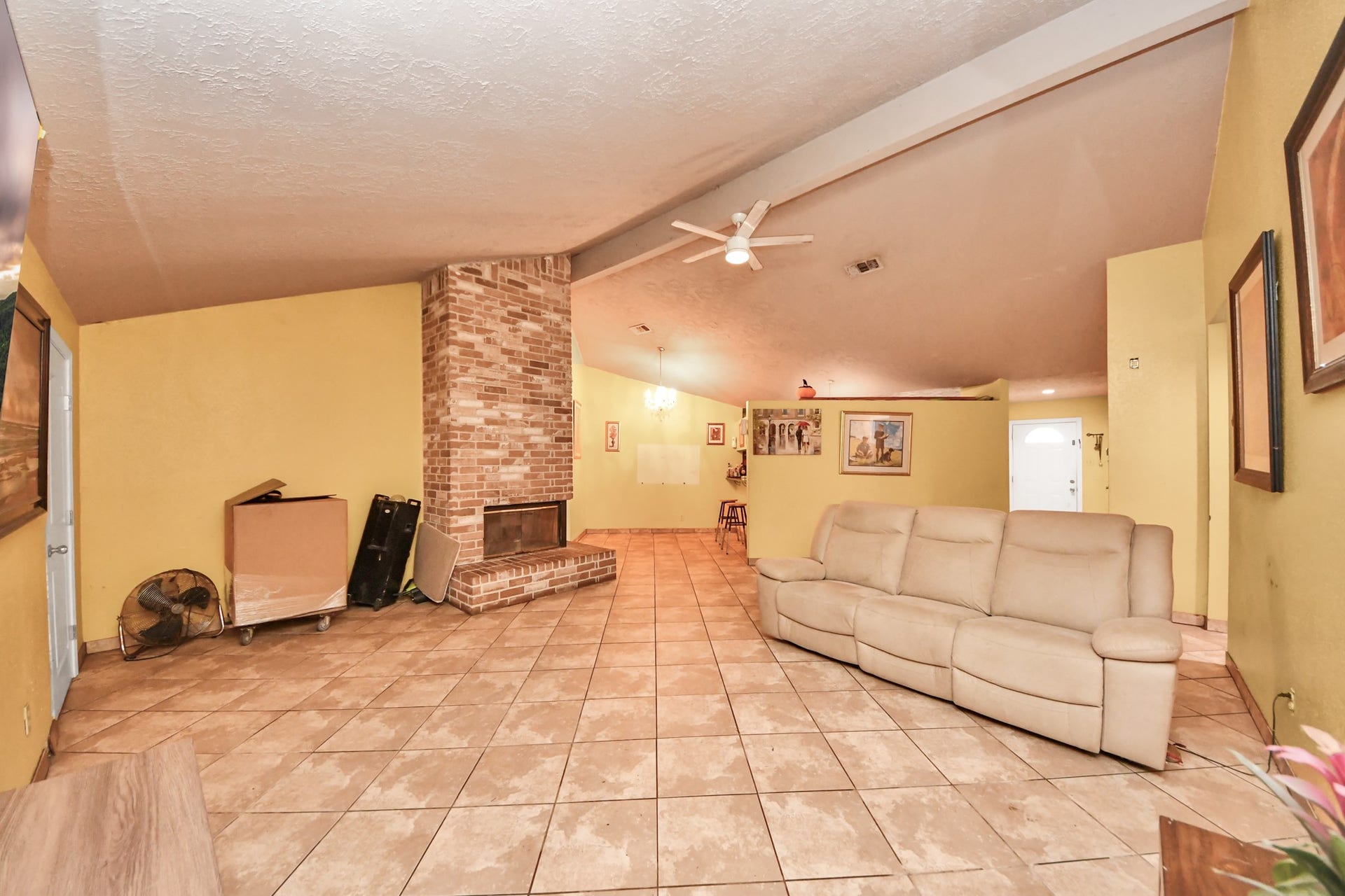 3302 Hombly Road, Houston, TX 77066 3302 Hombly Road, Houston, TX 77066