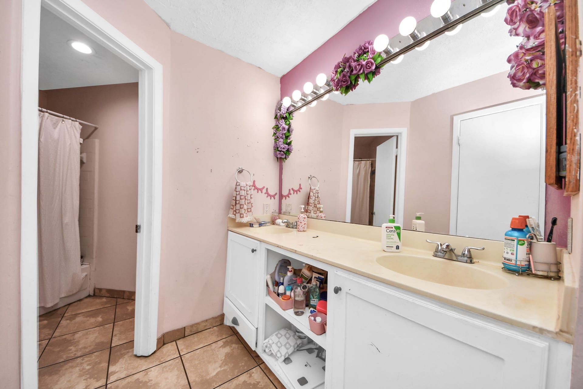 3302 Hombly Road, Houston, TX 77066 3302 Hombly Road, Houston, TX 77066
