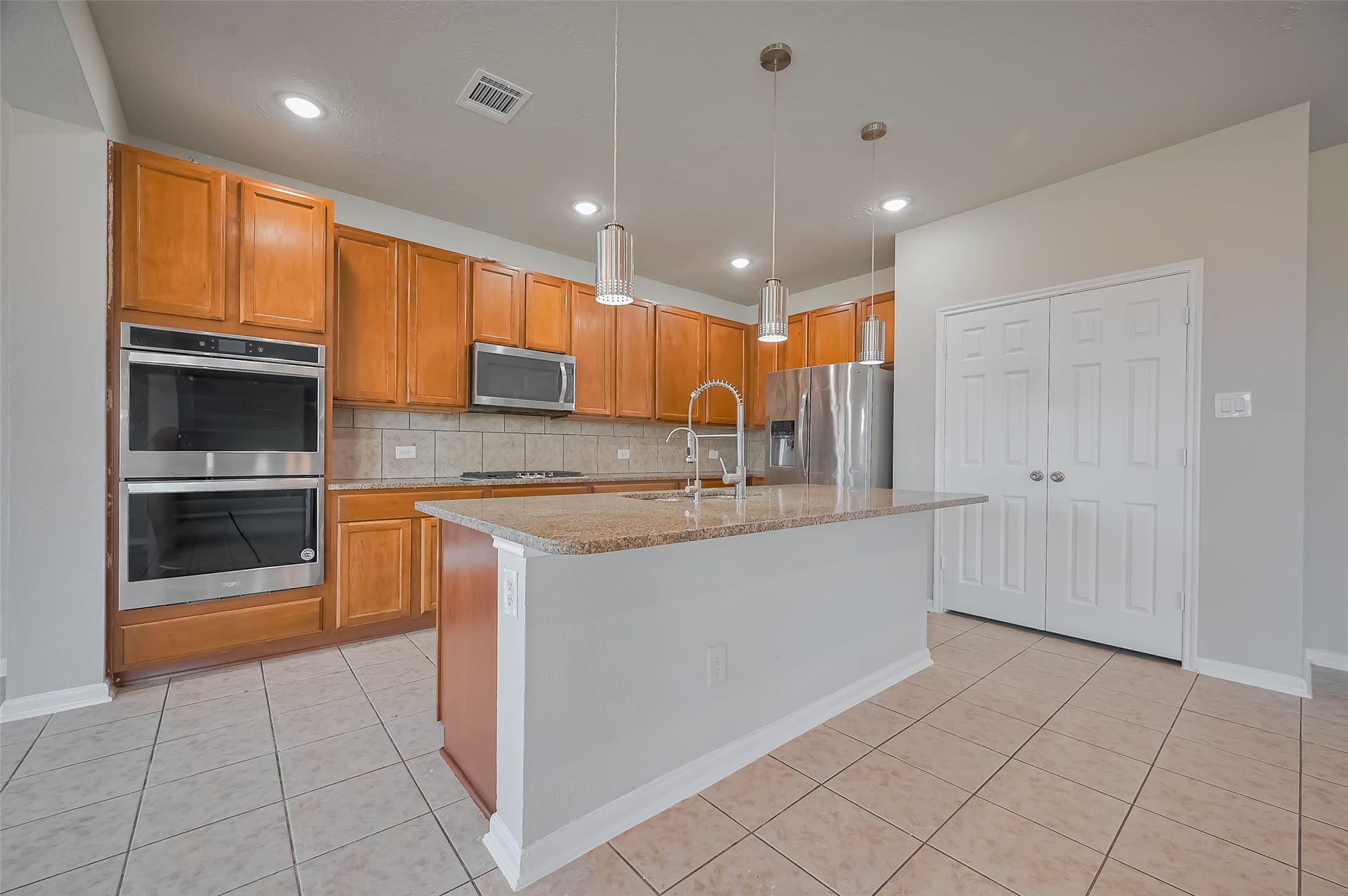 24114 Morrison Lane, Katy, TX 77493 Stylish kitchen with granite countertops and premium stainless steel appliances.