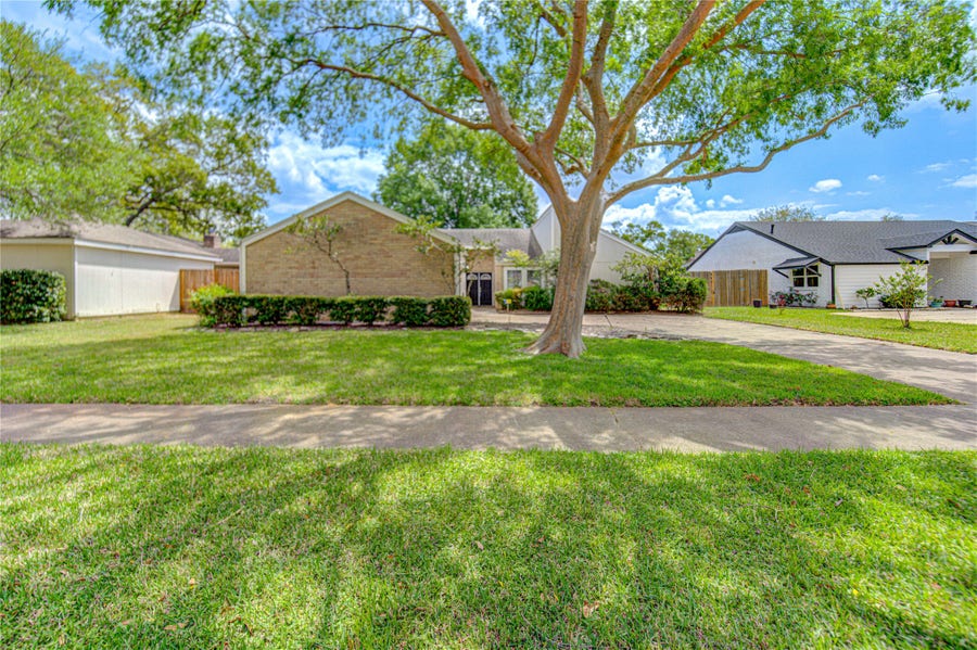 Property photo for 1063 Apache Falls Drive, Katy, TX