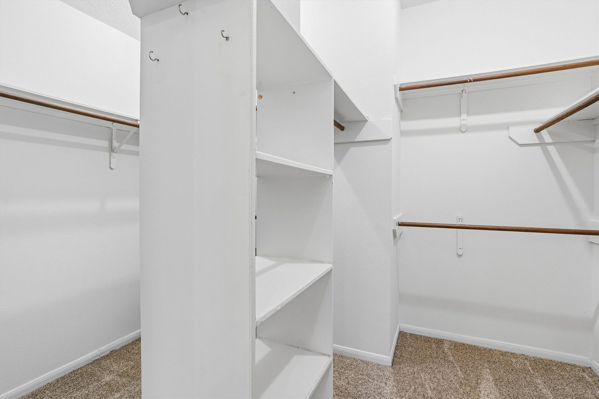 1107 Elmgrove Park Lane, Seabrook, TX 77586 Another master closet view.