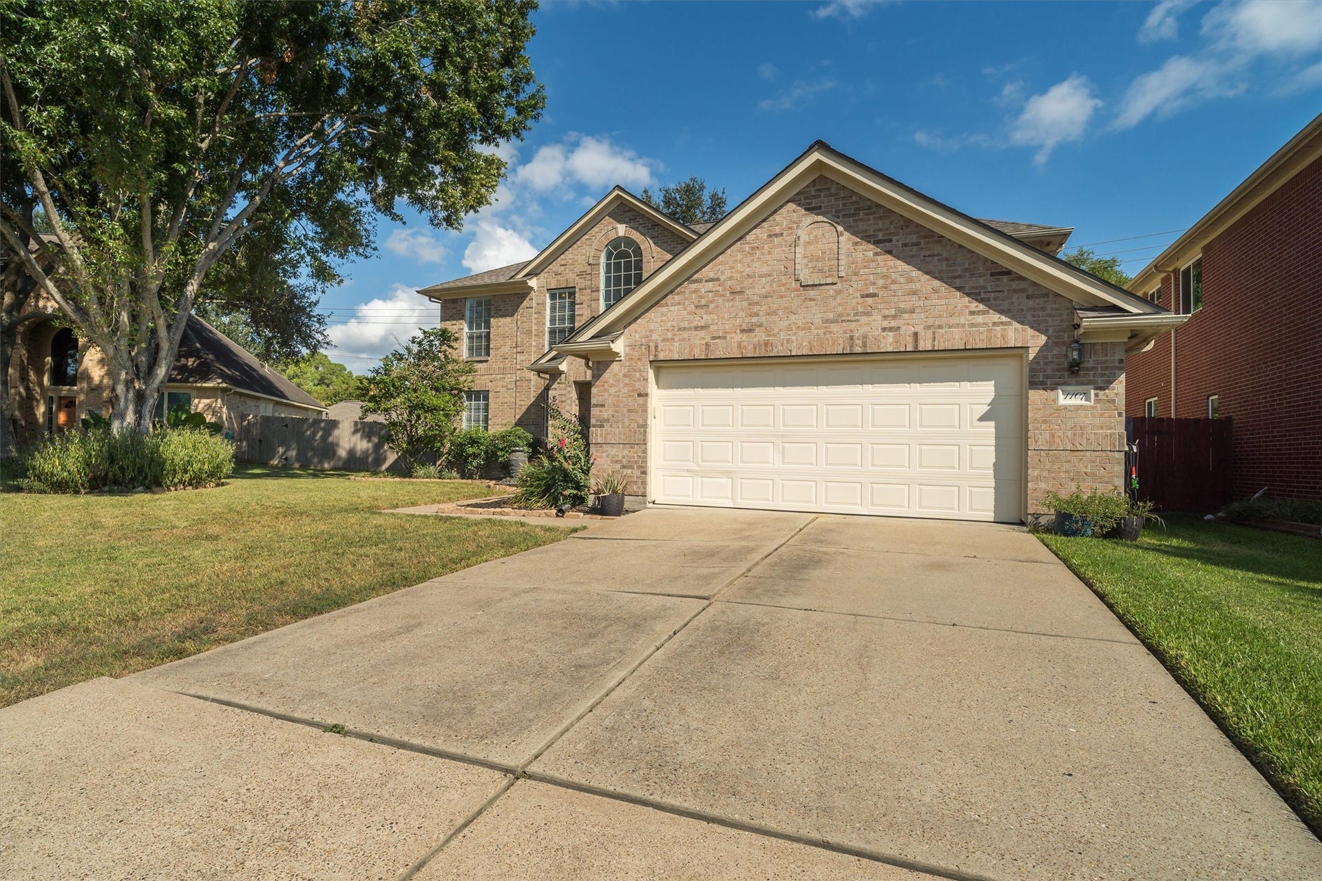 1107 Elmgrove Park Lane, Seabrook, TX 77586 Newer garage door installed May 2021