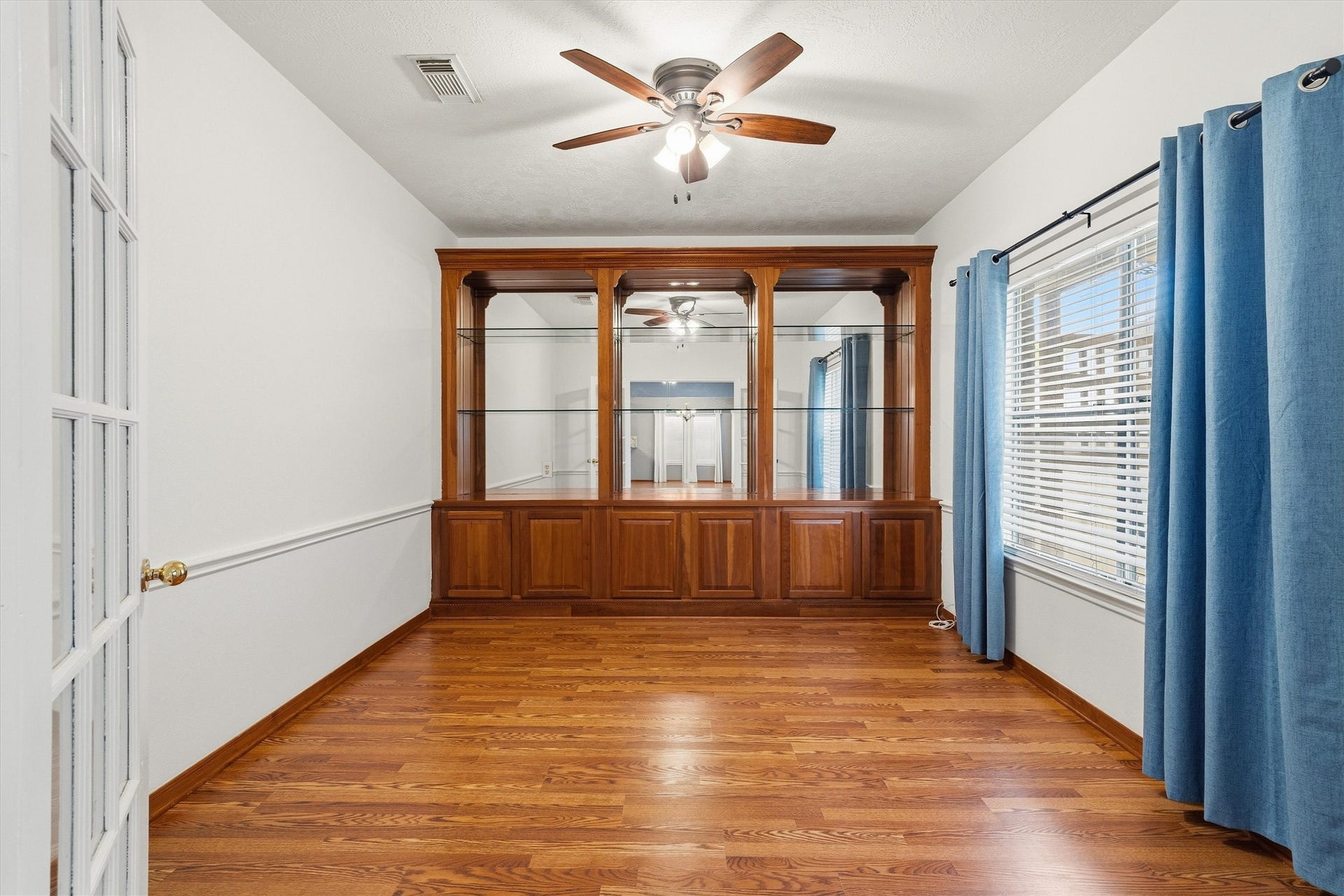 1107 Elmgrove Park Lane, Seabrook, TX 77586 Large study with glass french doors