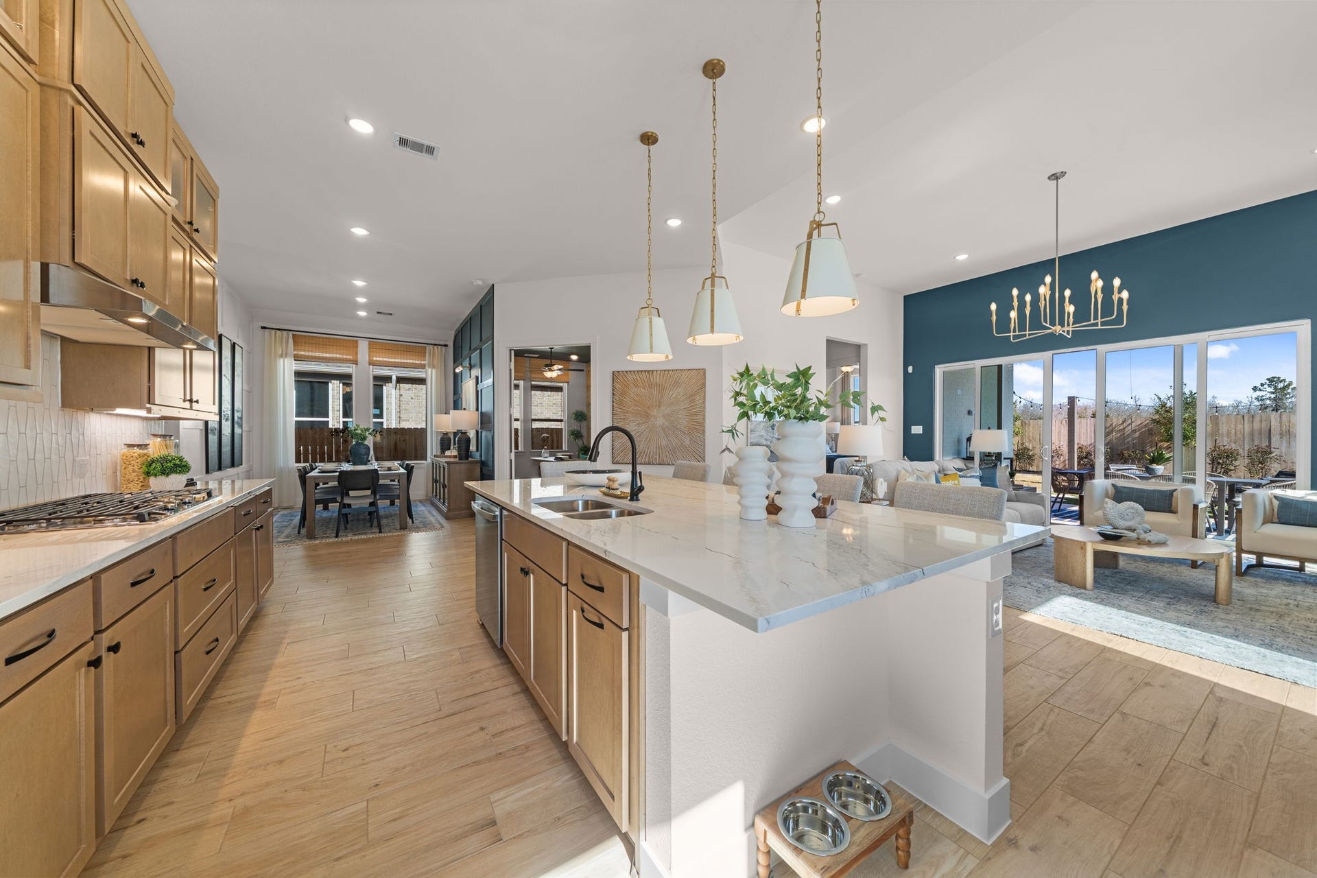 4705 Barkley Cove, Texas City, TX 77591 Photos are REPRESENTATIVE of the home /floor plan and are NOT of the actual home. Selections, features, and room options may vary.