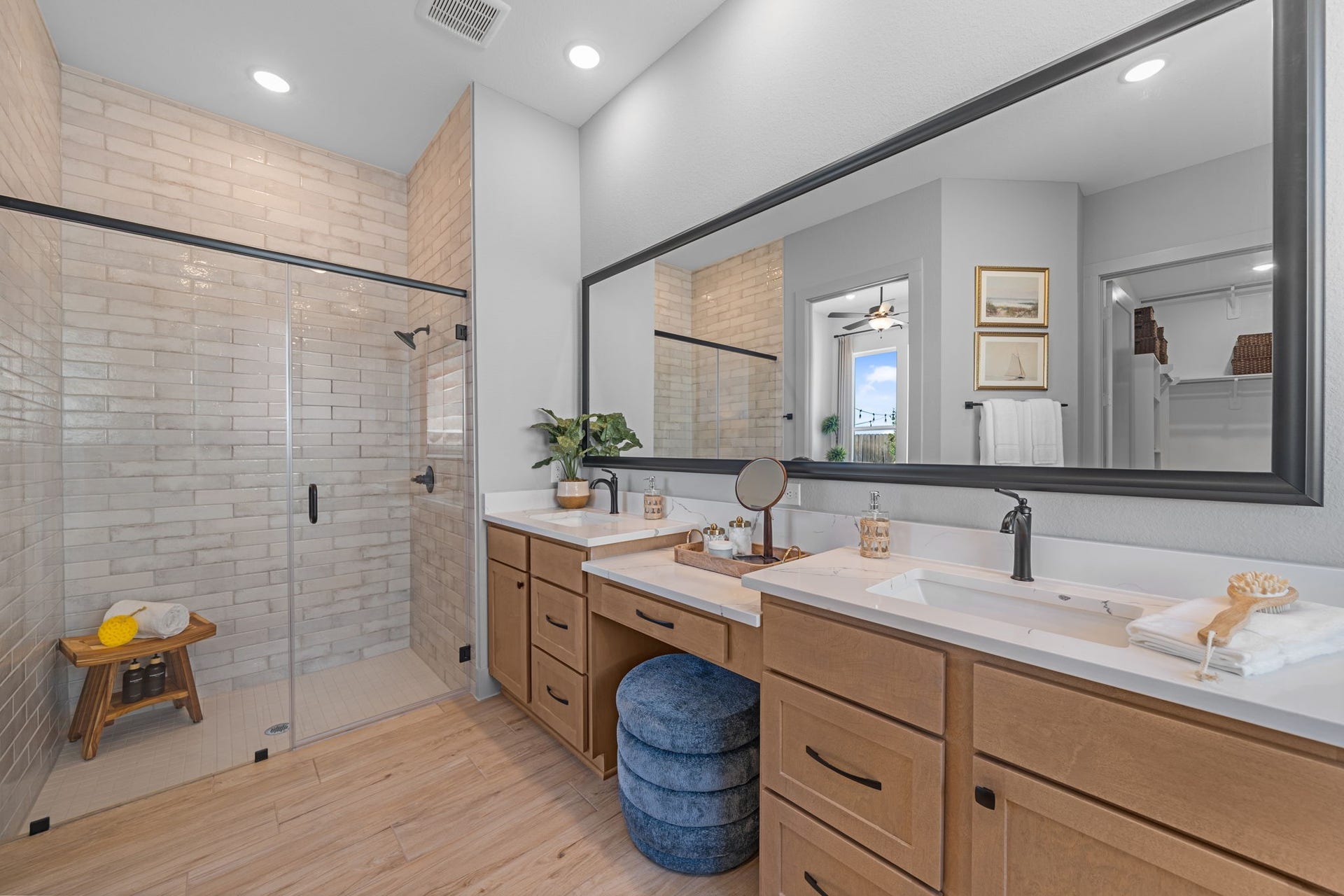 4705 Barkley Cove, Texas City, TX 77591 Photos are REPRESENTATIVE of the home /floor plan and are NOT of the actual home. Selections, features, and room options may vary.