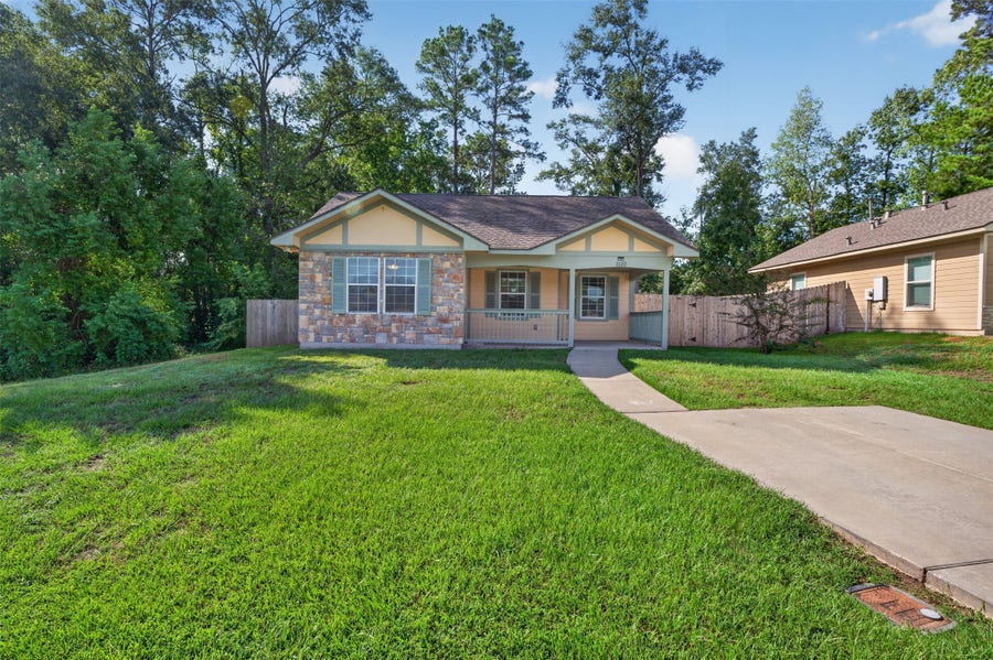 Property photo for 1122 Cedar Creek Drive, Conroe, TX