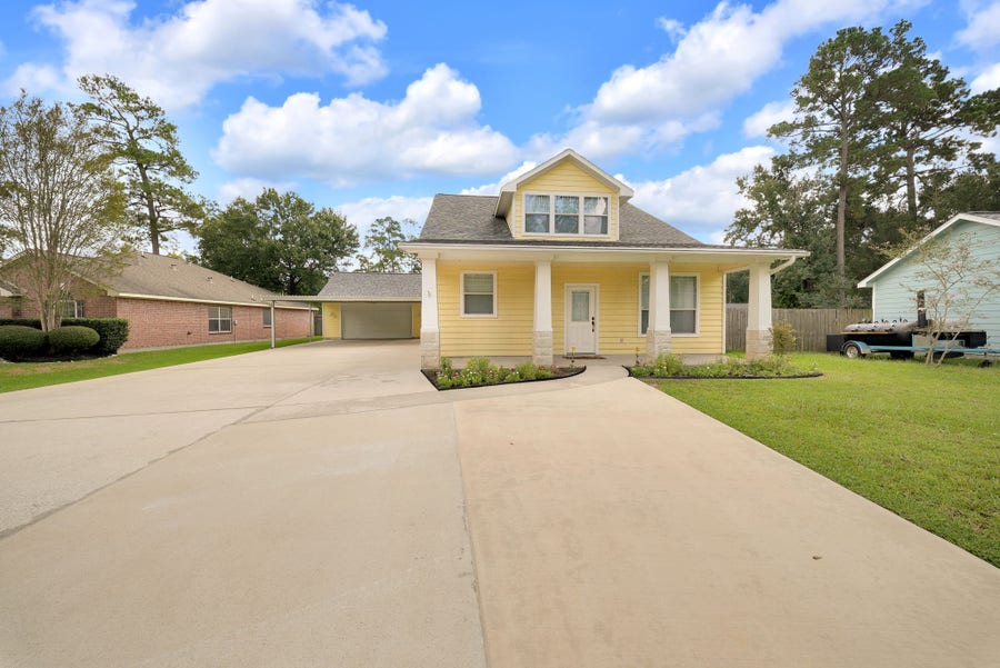 Property photo for 659 Chateau Woods Parkway Drive, Conroe, TX