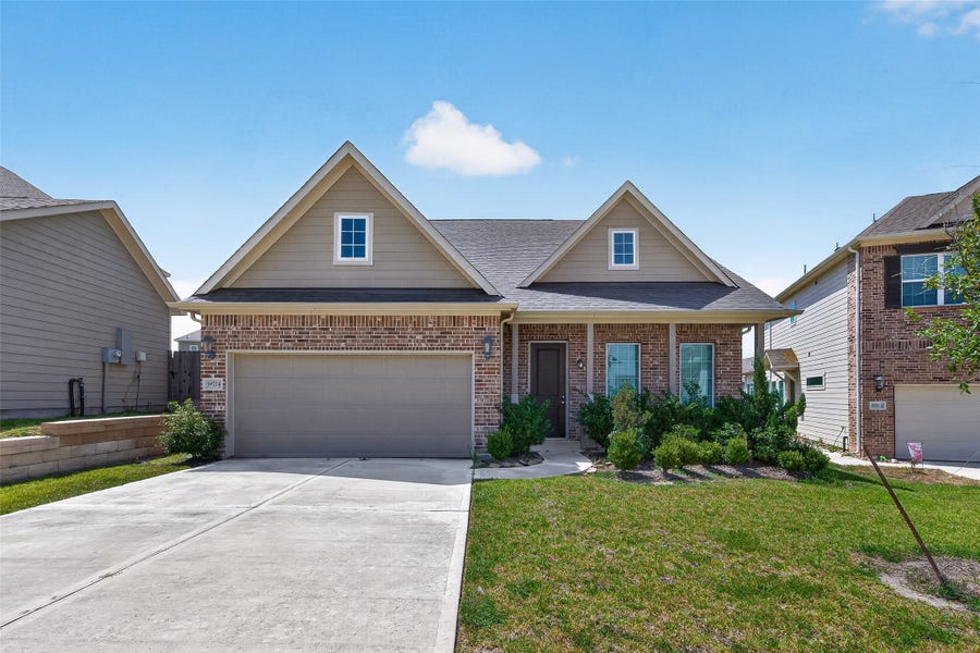 Property photo for 18724 Crescent Trails Circle, Montgomery, TX