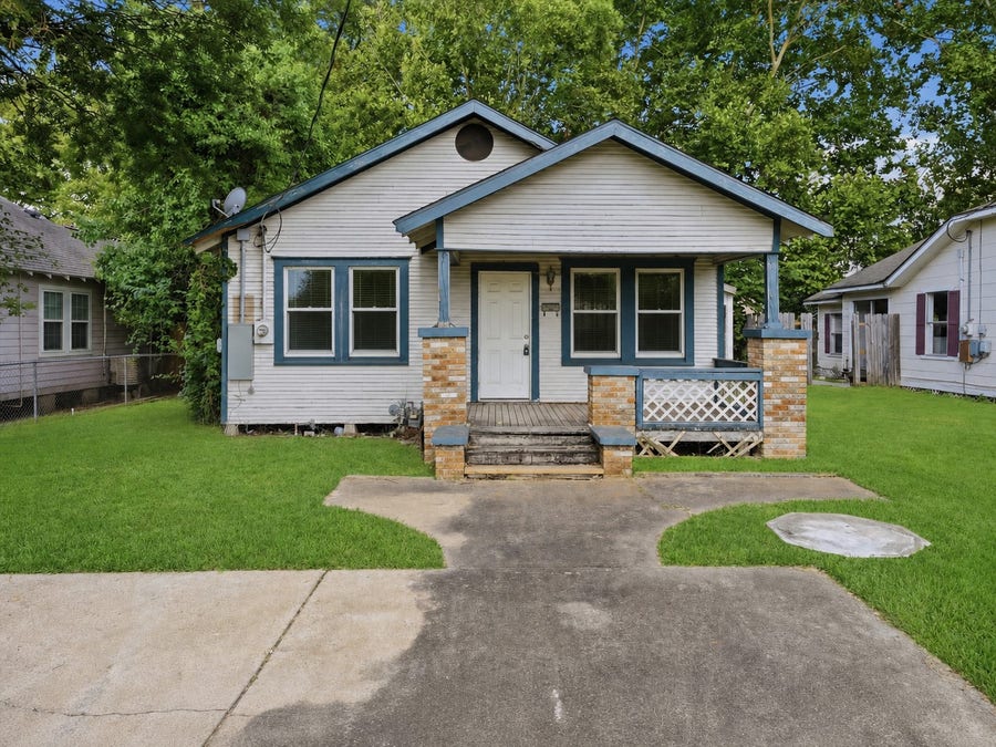 Property photo for 202 S Magnolia Street, Highlands, TX