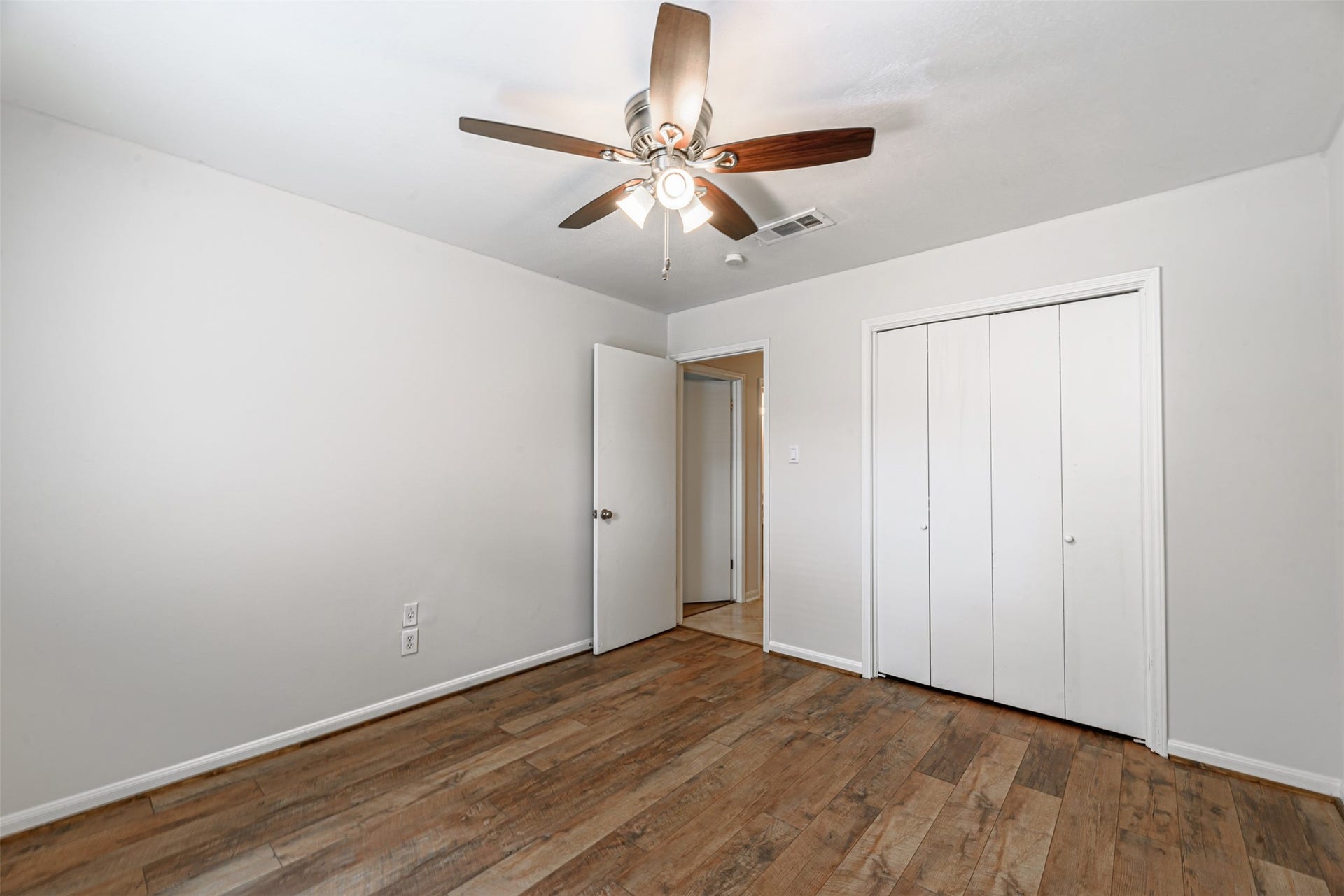 124 Dogwood Street, Sugar Land, TX 77478 The 3rd bedroom, with a good size closet and beautiful floors.