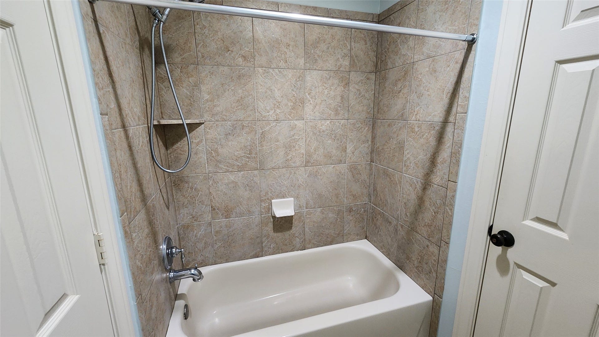 5442 Faircreek Ln Lane, Katy, TX 77450 Bedroom 4 & 5 shower