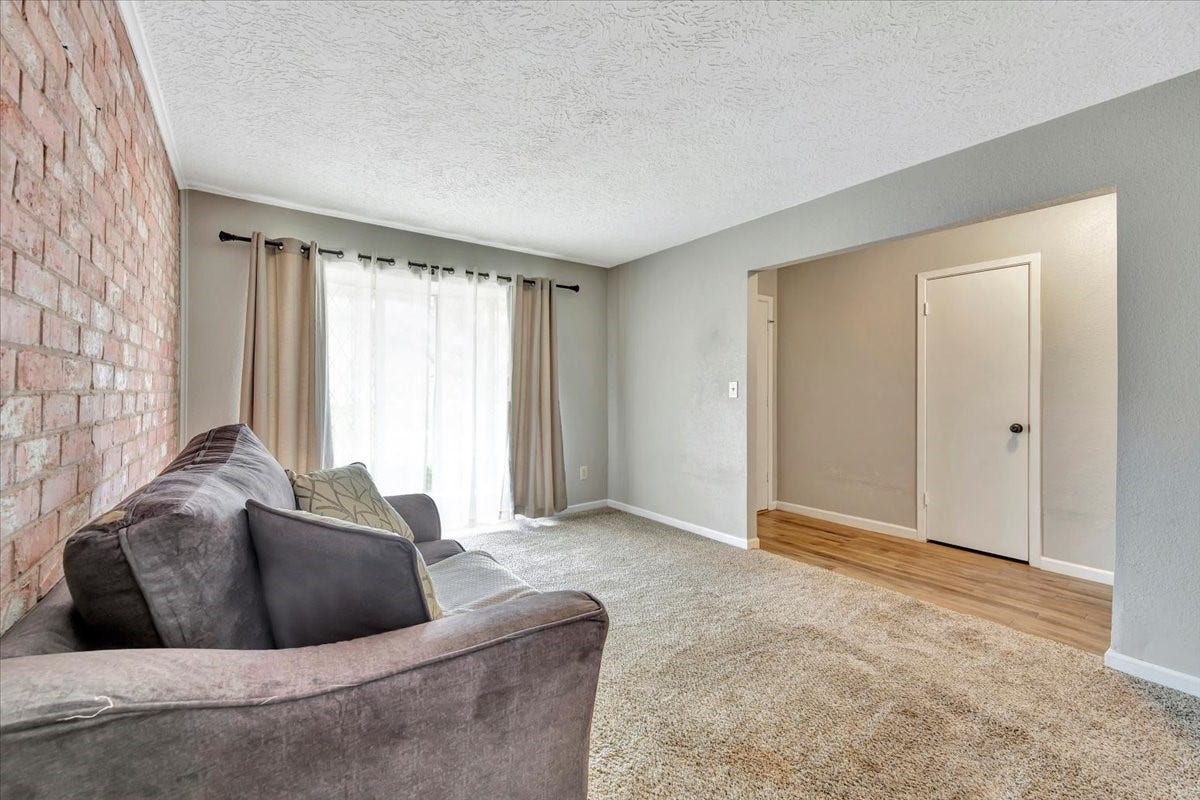 3910 Laura Leigh Drive, Friendswood, TX 77546 3910 Laura Leigh Drive, Friendswood, TX 77546