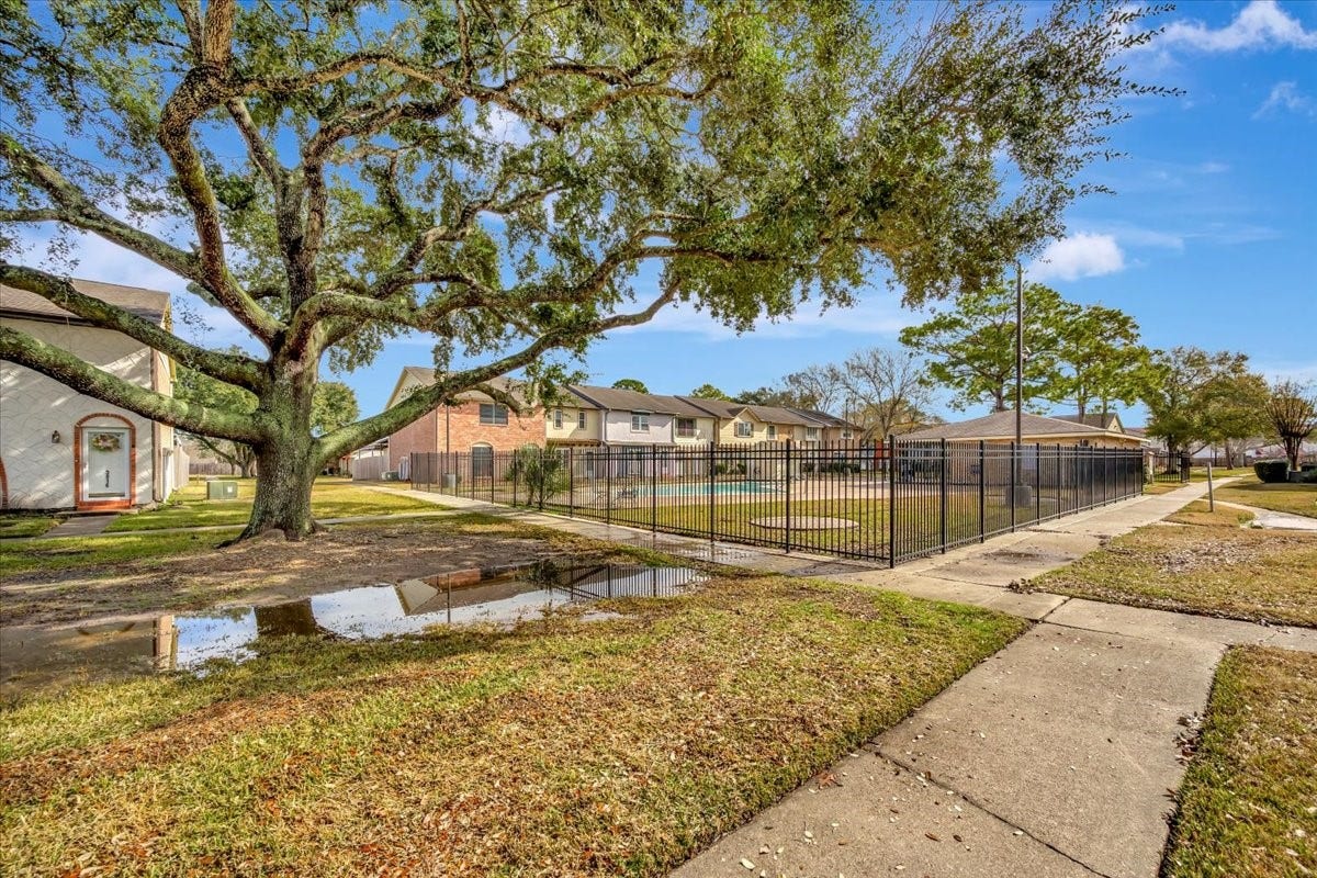 3910 Laura Leigh Drive, Friendswood, TX 77546 3910 Laura Leigh Drive, Friendswood, TX 77546